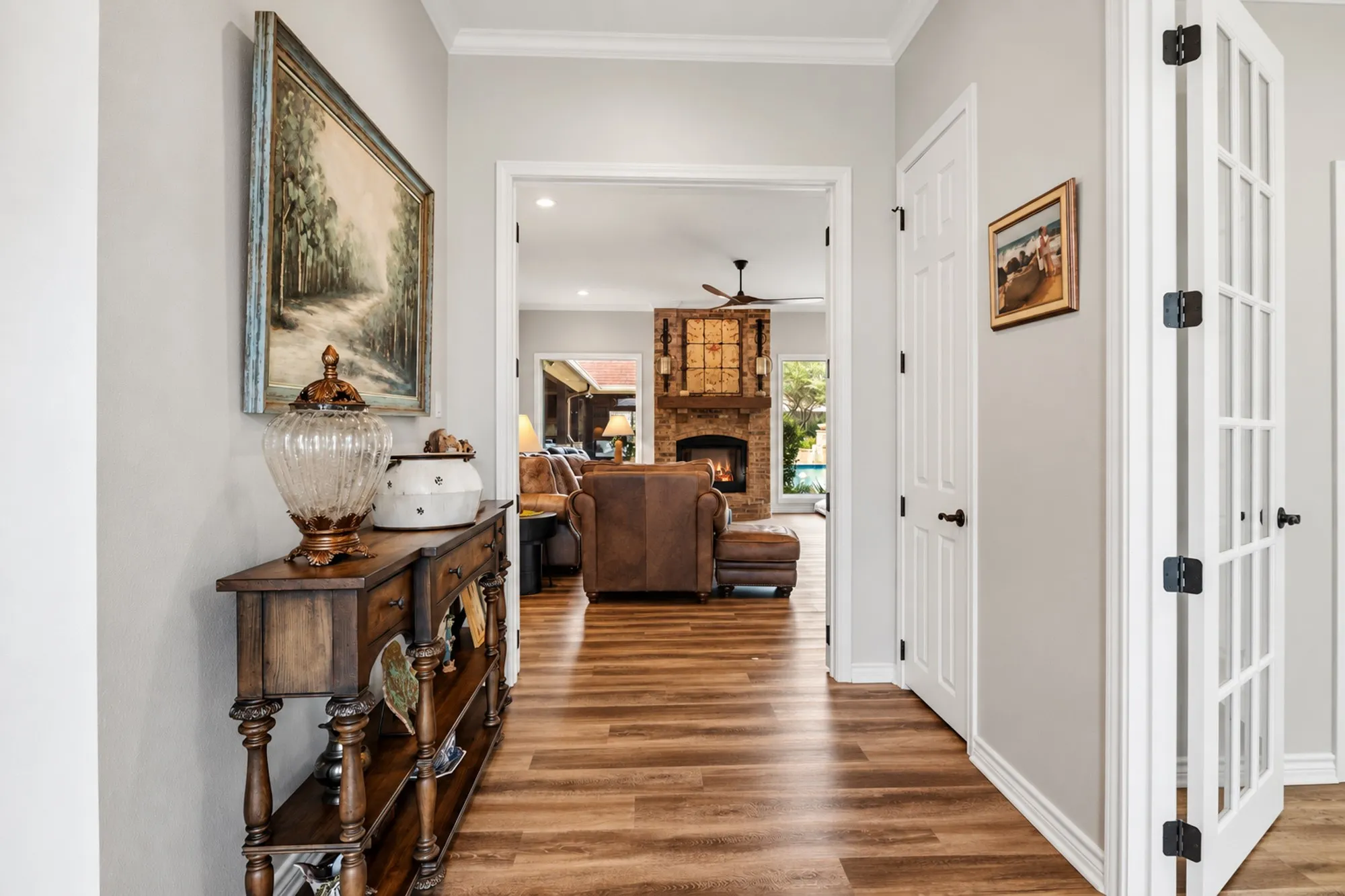 Single Family Residence For Sale in Titus County , 213 Devonshire, Mt Pleasant, Texas 75455, 4 Bedroom, 4 Bathroom, 2 Garage spaces, 2,923 Sqft, built in 2008, mls#21395591, Real Estate Agent in Mt Pleasant, Homes For Sale in Titus county, Homes For Sale in Mt Pleasant, Realtor in Mt Pleasant Texas, Real Estate Brokerage Independent Realty Texas, Luminita Cordes Realtor