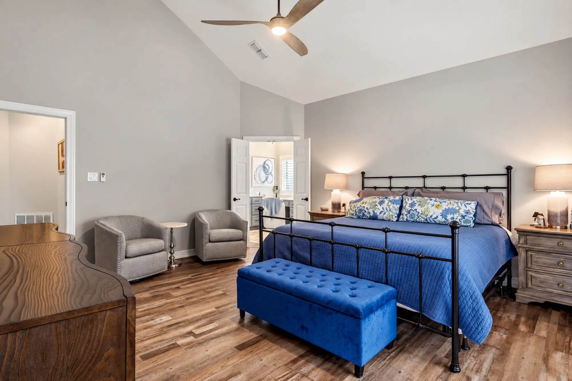 Single Family Residence For Sale in Titus County , 213 Devonshire, Mt Pleasant, Texas 75455, 4 Bedroom, 4 Bathroom, 2 Garage spaces, 2,923 Sqft, built in 2008, mls#21395591, Real Estate Agent in Mt Pleasant, Homes For Sale in Titus county, Homes For Sale in Mt Pleasant, Realtor in Mt Pleasant Texas, Real Estate Brokerage Independent Realty Texas, Luminita Cordes Realtor