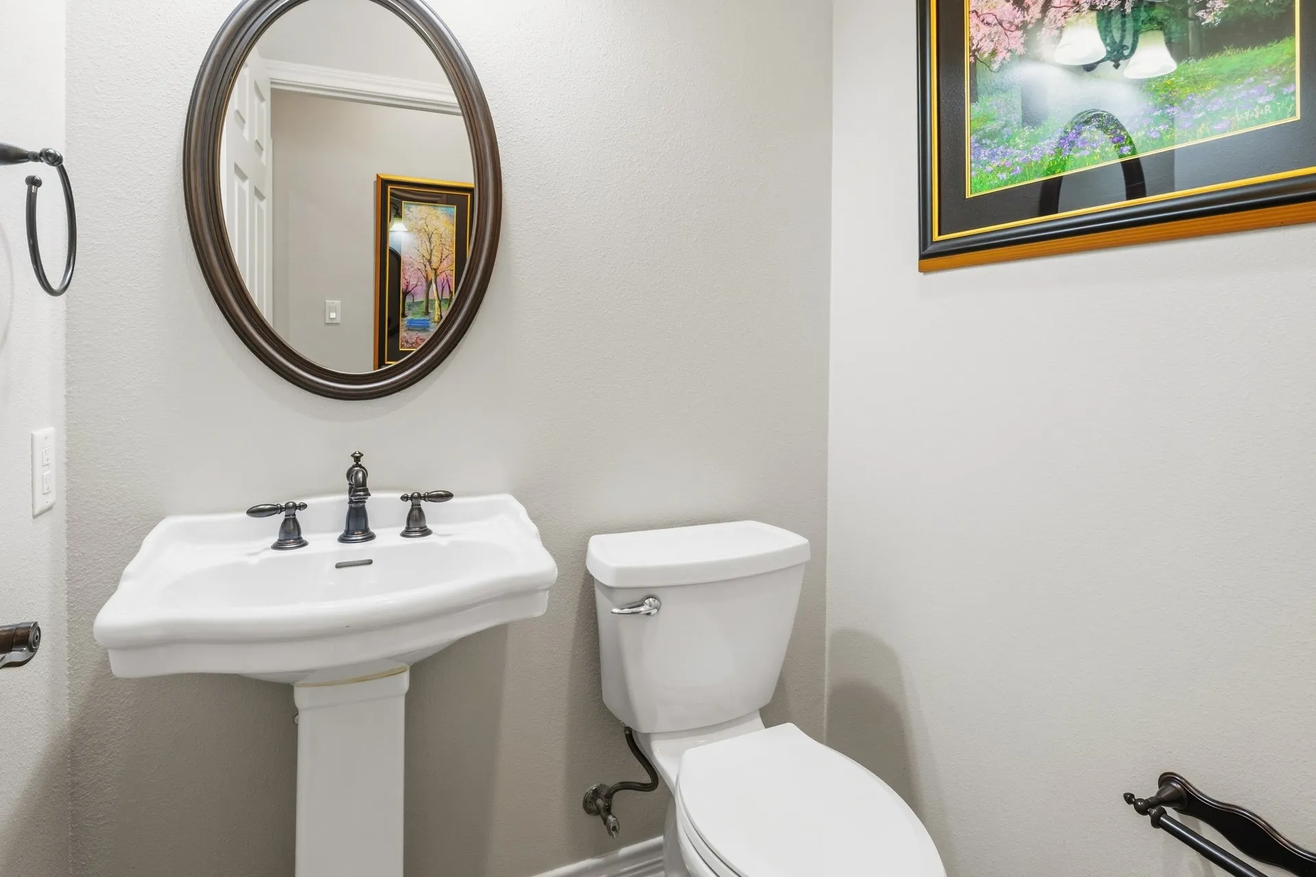 Single Family Residence For Sale in Titus County , 213 Devonshire, Mt Pleasant, Texas 75455, 4 Bedroom, 4 Bathroom, 2 Garage spaces, 2,923 Sqft, built in 2008, mls#21395591, Real Estate Agent in Mt Pleasant, Homes For Sale in Titus county, Homes For Sale in Mt Pleasant, Realtor in Mt Pleasant Texas, Real Estate Brokerage Independent Realty Texas, Luminita Cordes Realtor