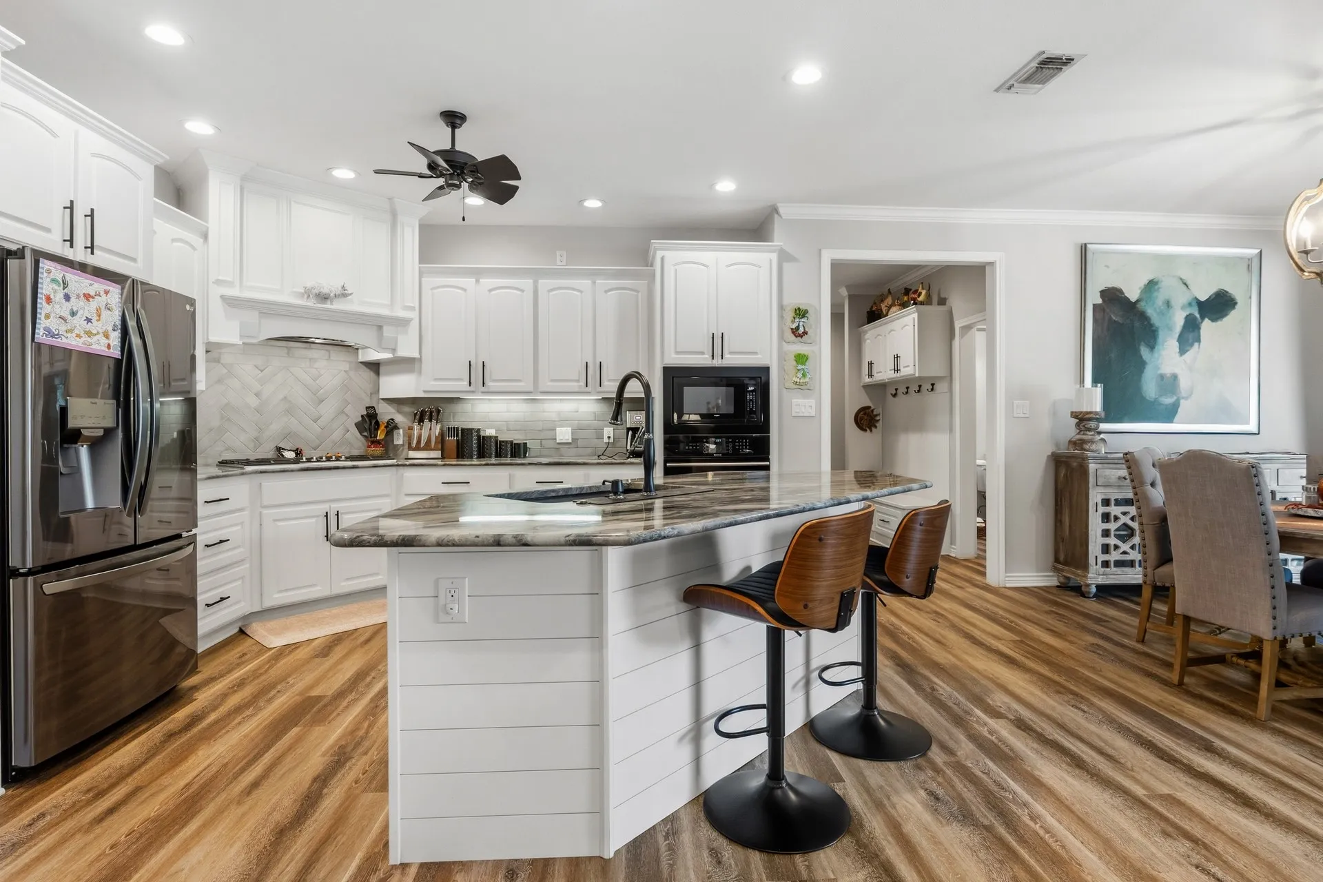 Single Family Residence For Sale in Titus County , 213 Devonshire, Mt Pleasant, Texas 75455, 4 Bedroom, 4 Bathroom, 2 Garage spaces, 2,923 Sqft, built in 2008, mls#21395591, Real Estate Agent in Mt Pleasant, Homes For Sale in Titus county, Homes For Sale in Mt Pleasant, Realtor in Mt Pleasant Texas, Real Estate Brokerage Independent Realty Texas, Luminita Cordes Realtor