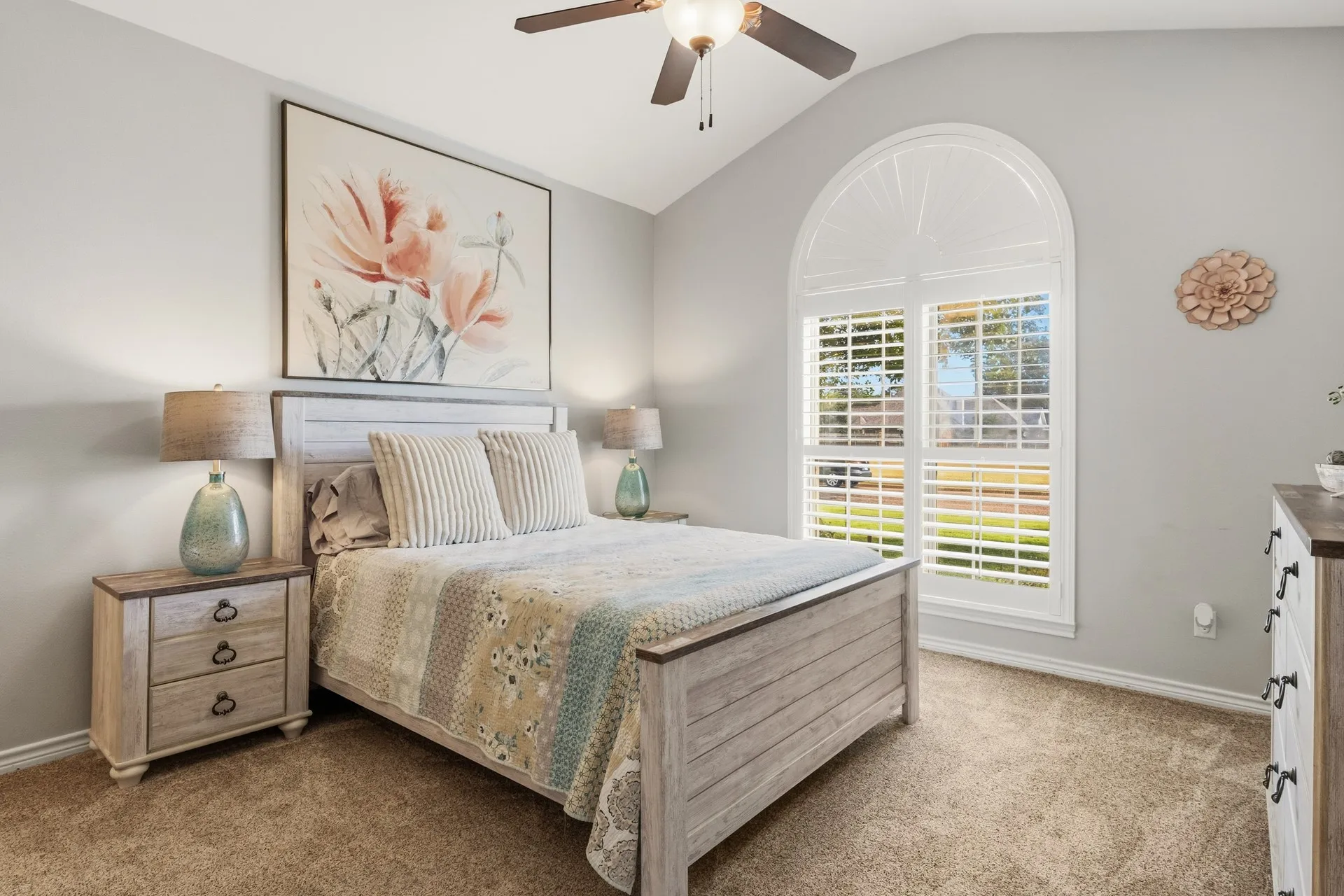 Single Family Residence For Sale in Titus County , 213 Devonshire, Mt Pleasant, Texas 75455, 4 Bedroom, 4 Bathroom, 2 Garage spaces, 2,923 Sqft, built in 2008, mls#21395591, Real Estate Agent in Mt Pleasant, Homes For Sale in Titus county, Homes For Sale in Mt Pleasant, Realtor in Mt Pleasant Texas, Real Estate Brokerage Independent Realty Texas, Luminita Cordes Realtor