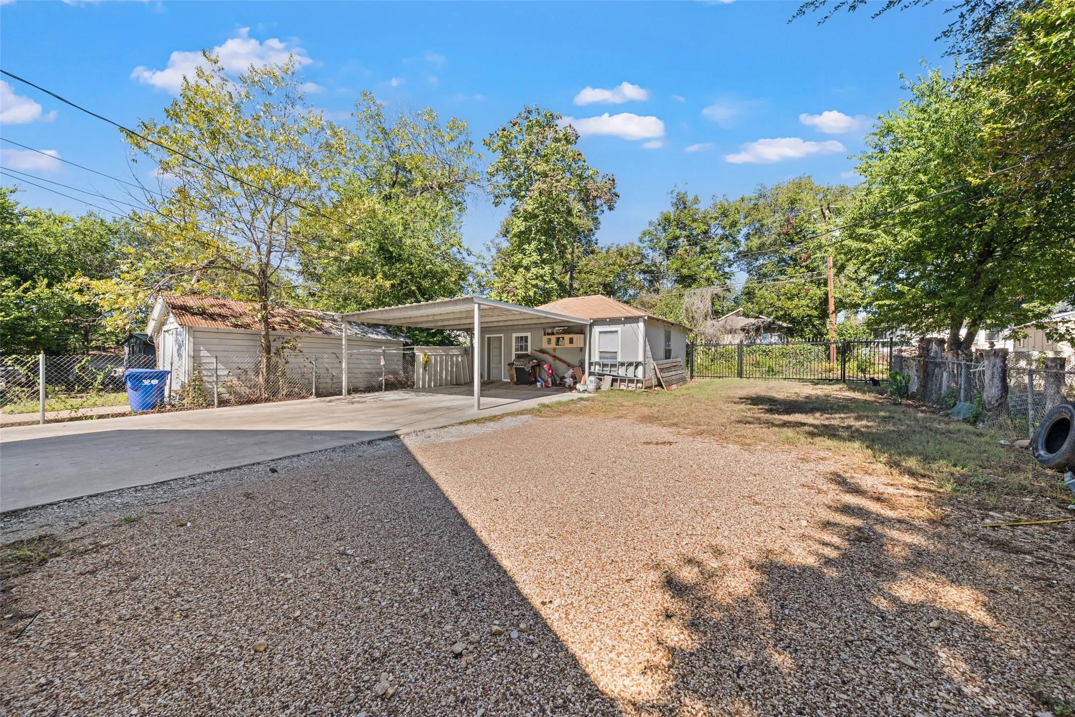 Single Family Residence For Sale in Mc Lennan County , 3215 Bosque Boulevard, Waco, Texas 76707, 3 Bedroom, 1 Bathroom, Garage spaces, 1,668 Sqft, built in 1940, mls#21404074, Real Estate Agent in Waco, Homes For Sale in Mc Lennan county, Homes For Sale in Waco, Realtor in Waco Texas, Real Estate Brokerage Independent Realty Texas, Luminita Cordes Realtor
