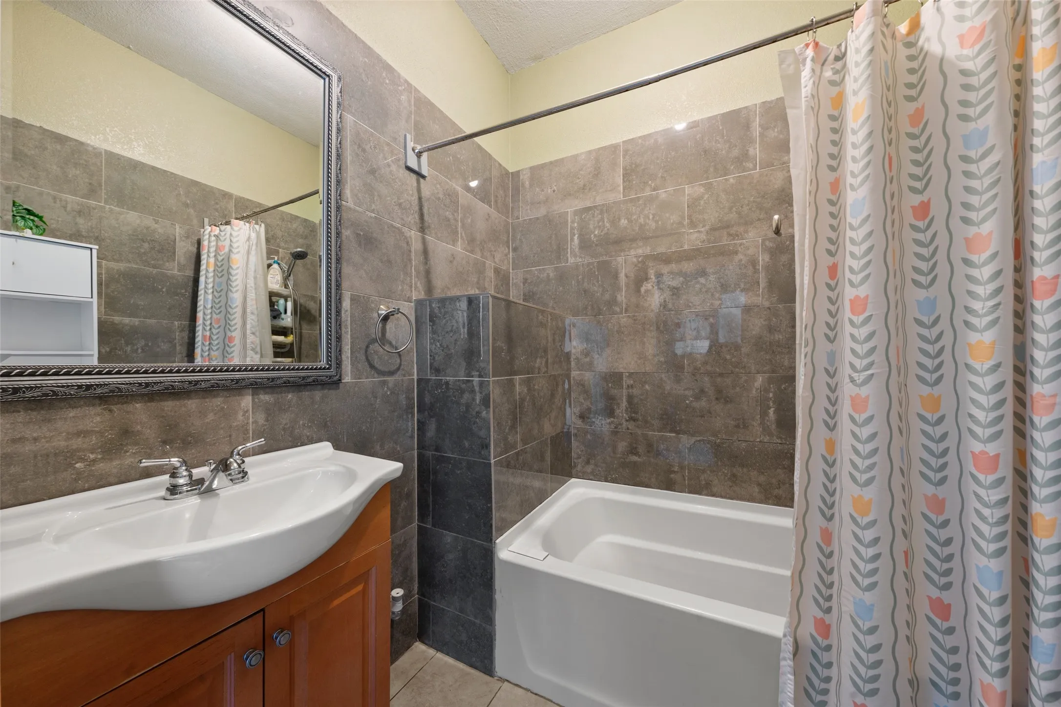 Single Family Residence For Sale in Mc Lennan County , 3215 Bosque Boulevard, Waco, Texas 76707, 3 Bedroom, 1 Bathroom, Garage spaces, 1,668 Sqft, built in 1940, mls#21404074, Real Estate Agent in Waco, Homes For Sale in Mc Lennan county, Homes For Sale in Waco, Realtor in Waco Texas, Real Estate Brokerage Independent Realty Texas, Luminita Cordes Realtor