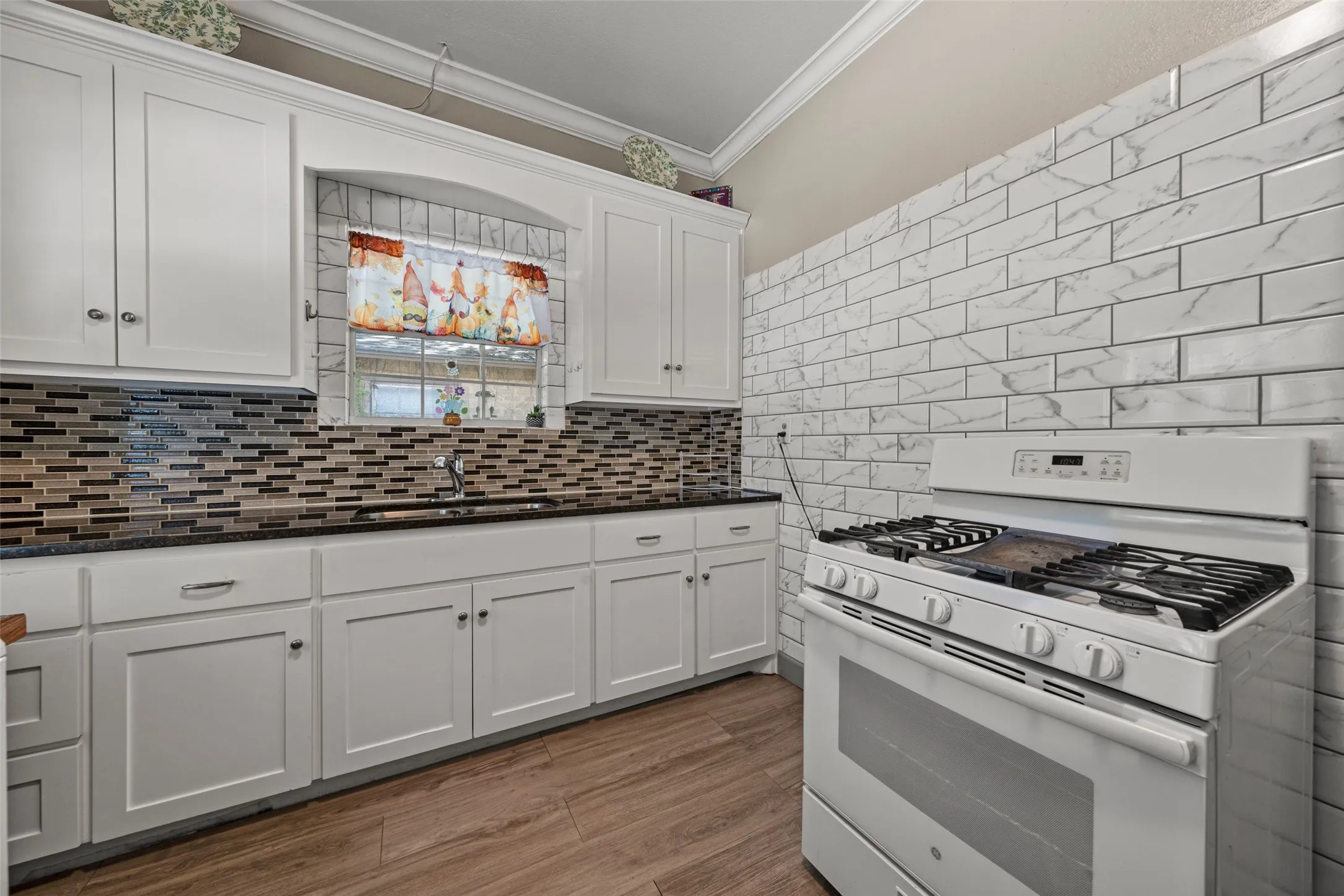 Single Family Residence For Sale in Mc Lennan County , 3215 Bosque Boulevard, Waco, Texas 76707, 3 Bedroom, 1 Bathroom, Garage spaces, 1,668 Sqft, built in 1940, mls#21404074, Real Estate Agent in Waco, Homes For Sale in Mc Lennan county, Homes For Sale in Waco, Realtor in Waco Texas, Real Estate Brokerage Independent Realty Texas, Luminita Cordes Realtor