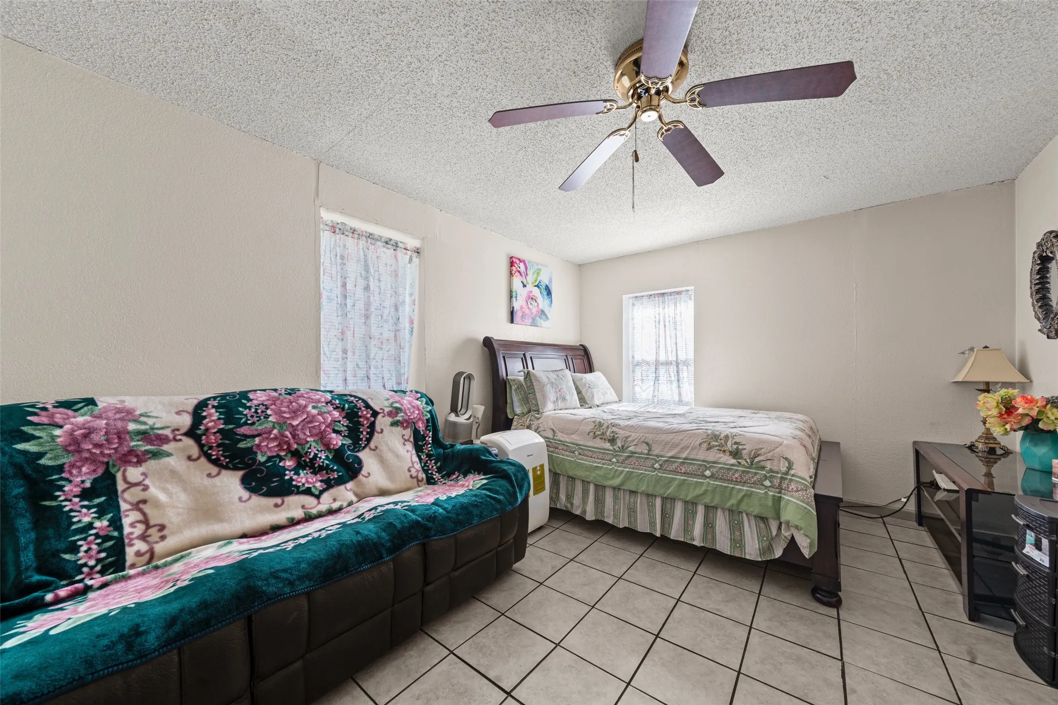 Single Family Residence For Sale in Mc Lennan County , 3215 Bosque Boulevard, Waco, Texas 76707, 3 Bedroom, 1 Bathroom, Garage spaces, 1,668 Sqft, built in 1940, mls#21404074, Real Estate Agent in Waco, Homes For Sale in Mc Lennan county, Homes For Sale in Waco, Realtor in Waco Texas, Real Estate Brokerage Independent Realty Texas, Luminita Cordes Realtor
