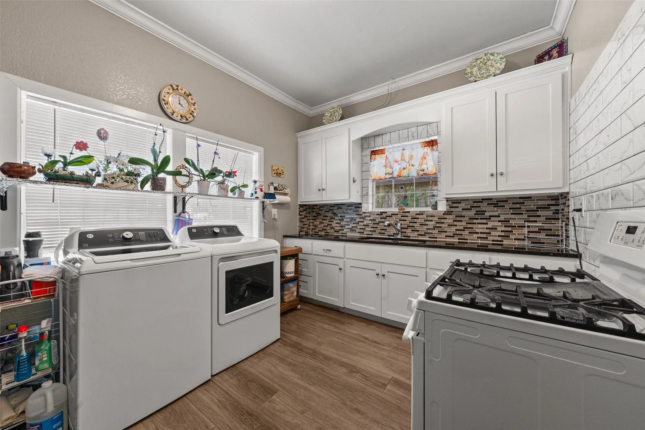 Single Family Residence For Sale in Mc Lennan County , 3215 Bosque Boulevard, Waco, Texas 76707, 3 Bedroom, 1 Bathroom, Garage spaces, 1,668 Sqft, built in 1940, mls#21404074, Real Estate Agent in Waco, Homes For Sale in Mc Lennan county, Homes For Sale in Waco, Realtor in Waco Texas, Real Estate Brokerage Independent Realty Texas, Luminita Cordes Realtor