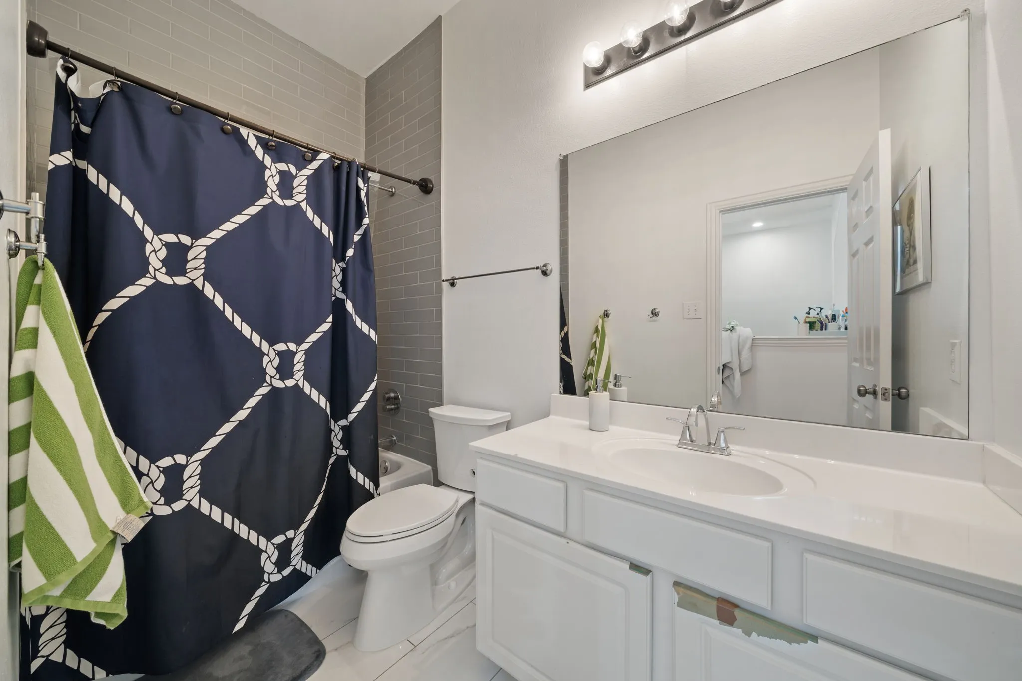 Single Family Residence For Rent in Denton County , 5925 Chatham Lane, The Colony, Texas 75056, 4 Bedroom, 4 Bathroom, 2 Garage spaces, 3,505 Sqft, built in 2000, mls#21394055, Real Estate Agent in The Colony, Homes For Rent in Denton county, Homes For Rent in The Colony, Realtor in The Colony Texas, Real Estate Brokerage Independent Realty Texas, Luminita Cordes Realtor