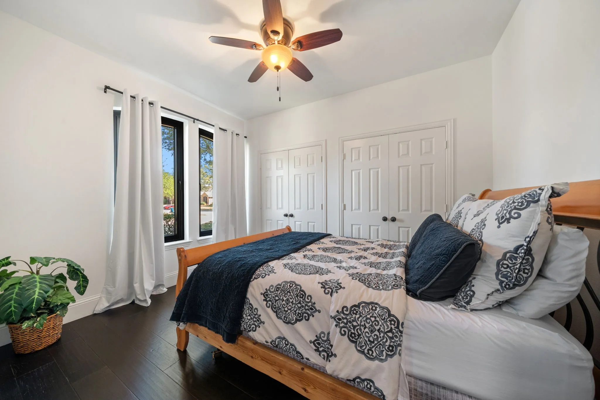 Single Family Residence For Rent in Denton County , 5925 Chatham Lane, The Colony, Texas 75056, 4 Bedroom, 4 Bathroom, 2 Garage spaces, 3,505 Sqft, built in 2000, mls#21394055, Real Estate Agent in The Colony, Homes For Rent in Denton county, Homes For Rent in The Colony, Realtor in The Colony Texas, Real Estate Brokerage Independent Realty Texas, Luminita Cordes Realtor