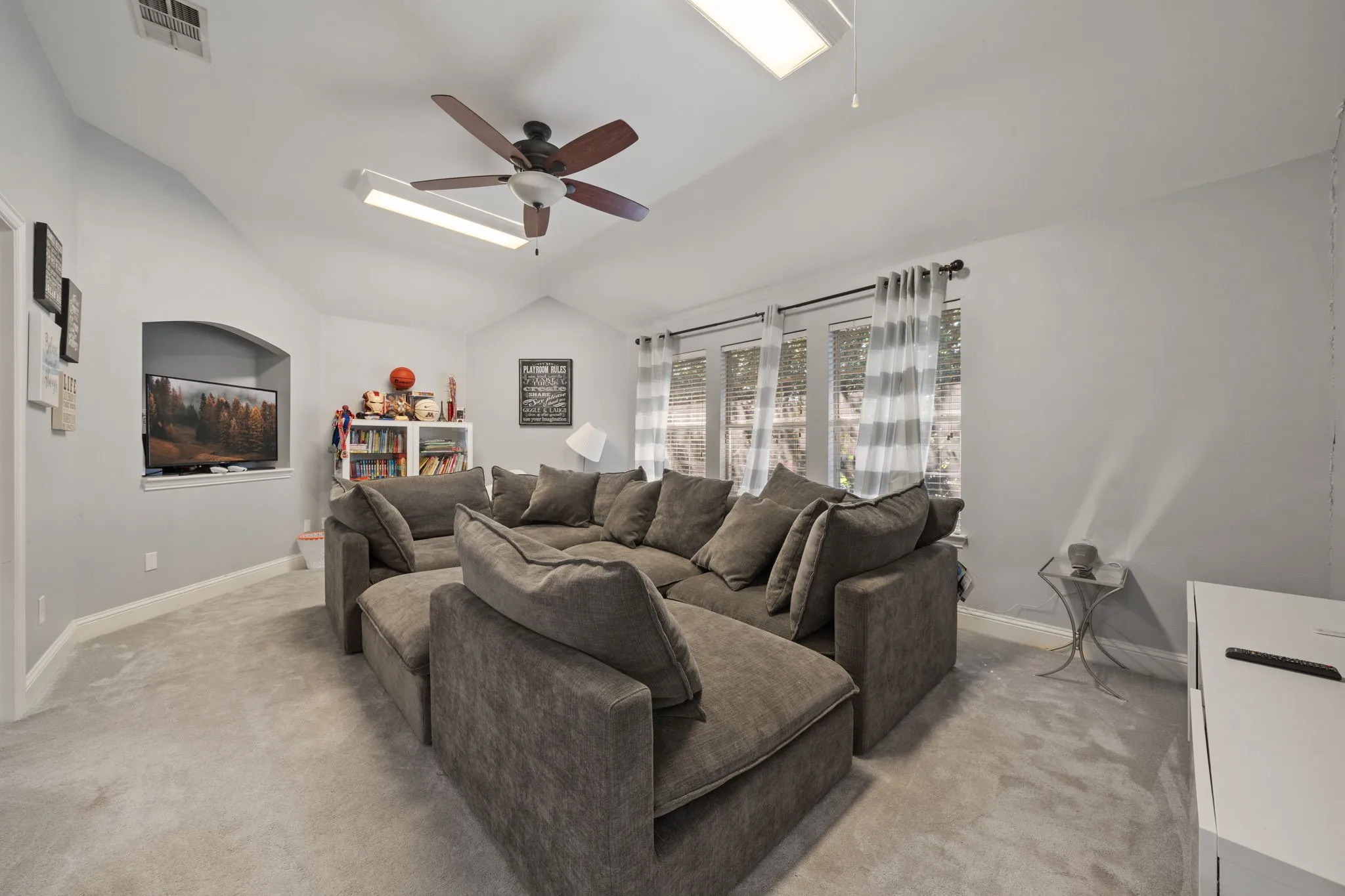 Single Family Residence For Rent in Denton County , 5925 Chatham Lane, The Colony, Texas 75056, 4 Bedroom, 4 Bathroom, 2 Garage spaces, 3,505 Sqft, built in 2000, mls#21394055, Real Estate Agent in The Colony, Homes For Rent in Denton county, Homes For Rent in The Colony, Realtor in The Colony Texas, Real Estate Brokerage Independent Realty Texas, Luminita Cordes Realtor