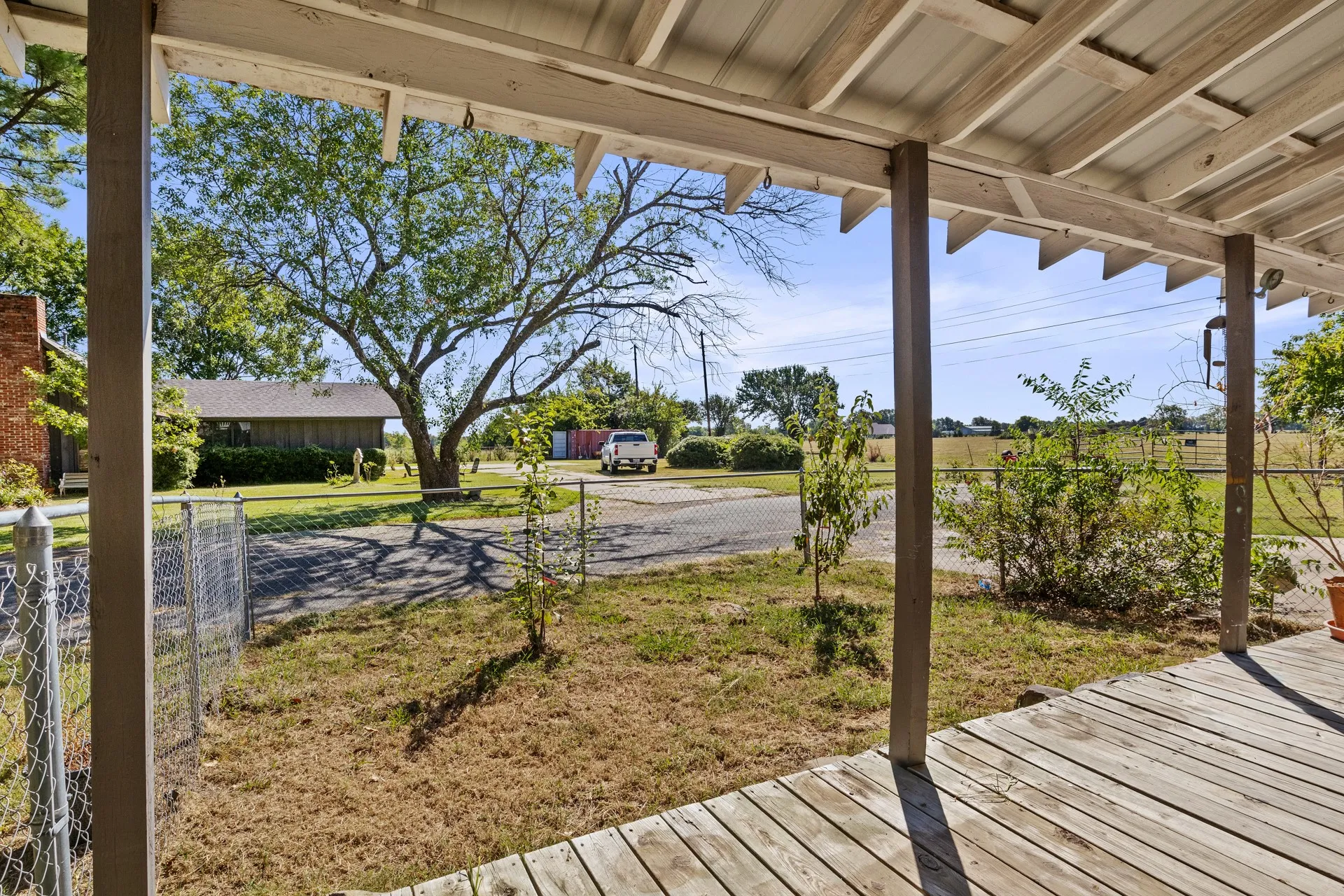 Single Family Residence For Sale in Red River (TX) County , 600 W 12th Street, Clarksville, Texas 75426, 4 Bedroom, 2 Bathroom, Garage spaces, 1,782 Sqft, built in 1977, mls#21404861, Real Estate Agent in Clarksville, Homes For Sale in Red River (TX) county, Homes For Sale in Clarksville, Realtor in Clarksville Texas, Real Estate Brokerage Independent Realty Texas, Luminita Cordes Realtor