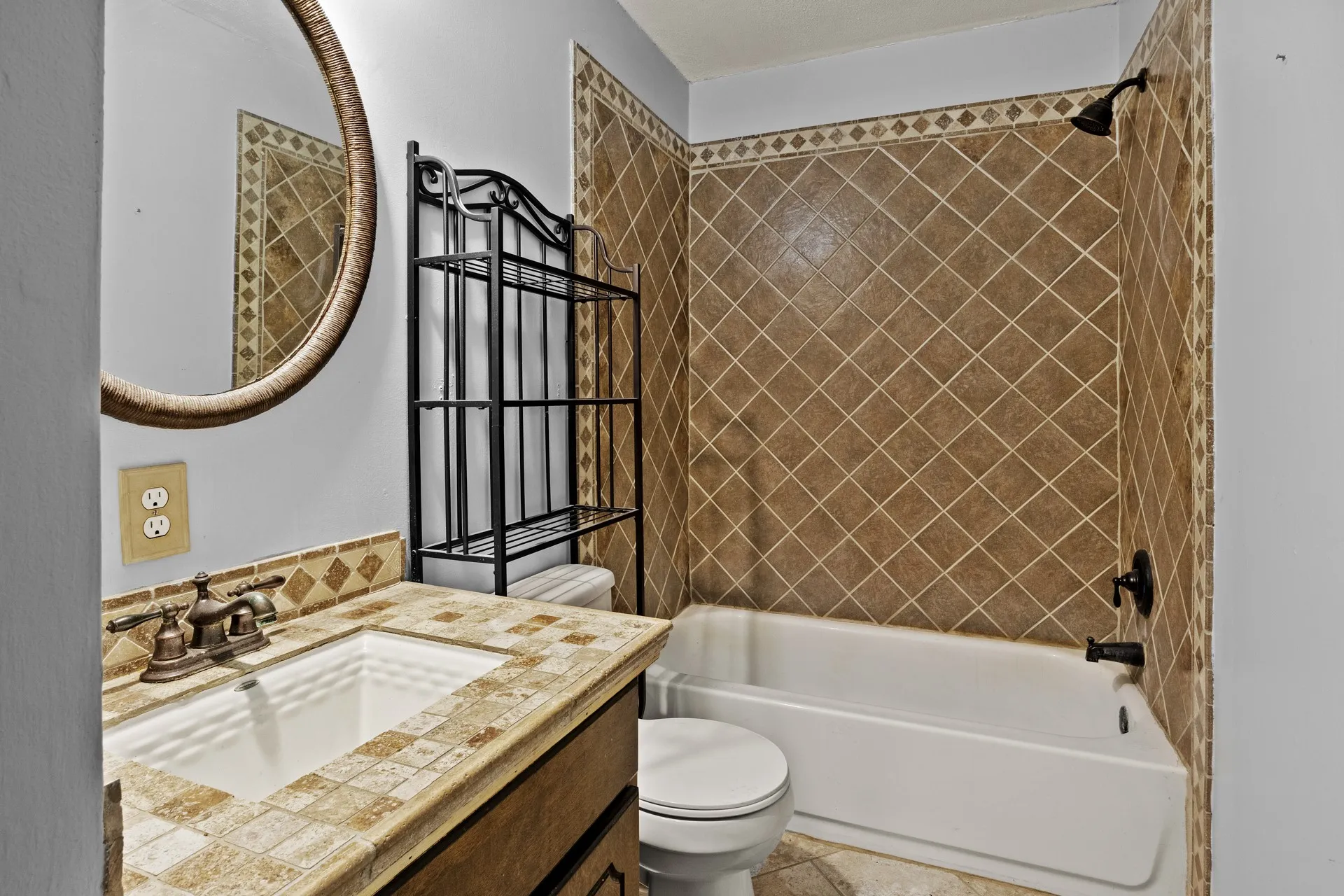 Single Family Residence For Sale in Red River (TX) County , 600 W 12th Street, Clarksville, Texas 75426, 4 Bedroom, 2 Bathroom, Garage spaces, 1,782 Sqft, built in 1977, mls#21404861, Real Estate Agent in Clarksville, Homes For Sale in Red River (TX) county, Homes For Sale in Clarksville, Realtor in Clarksville Texas, Real Estate Brokerage Independent Realty Texas, Luminita Cordes Realtor