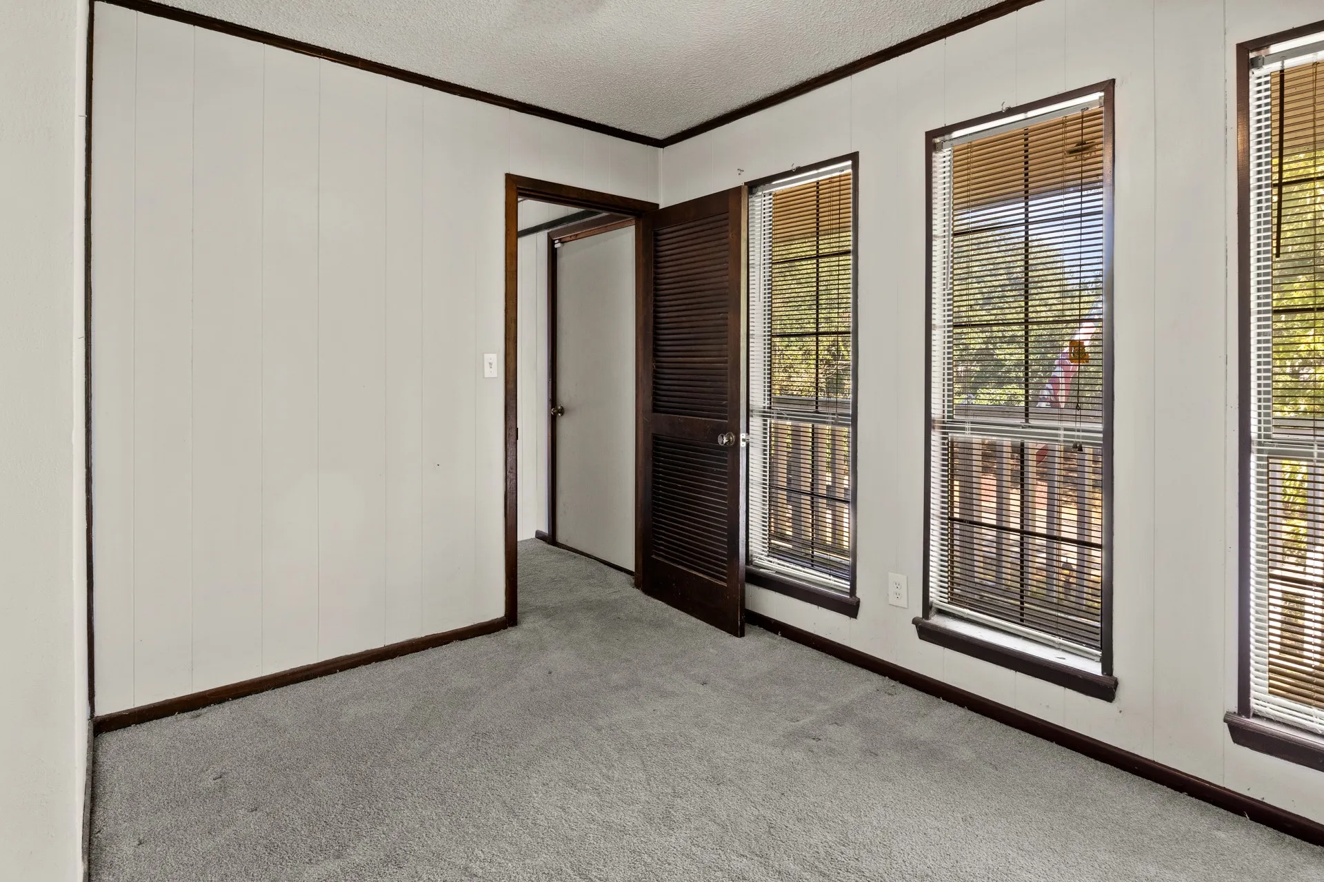 Single Family Residence For Sale in Red River (TX) County , 600 W 12th Street, Clarksville, Texas 75426, 4 Bedroom, 2 Bathroom, Garage spaces, 1,782 Sqft, built in 1977, mls#21404861, Real Estate Agent in Clarksville, Homes For Sale in Red River (TX) county, Homes For Sale in Clarksville, Realtor in Clarksville Texas, Real Estate Brokerage Independent Realty Texas, Luminita Cordes Realtor