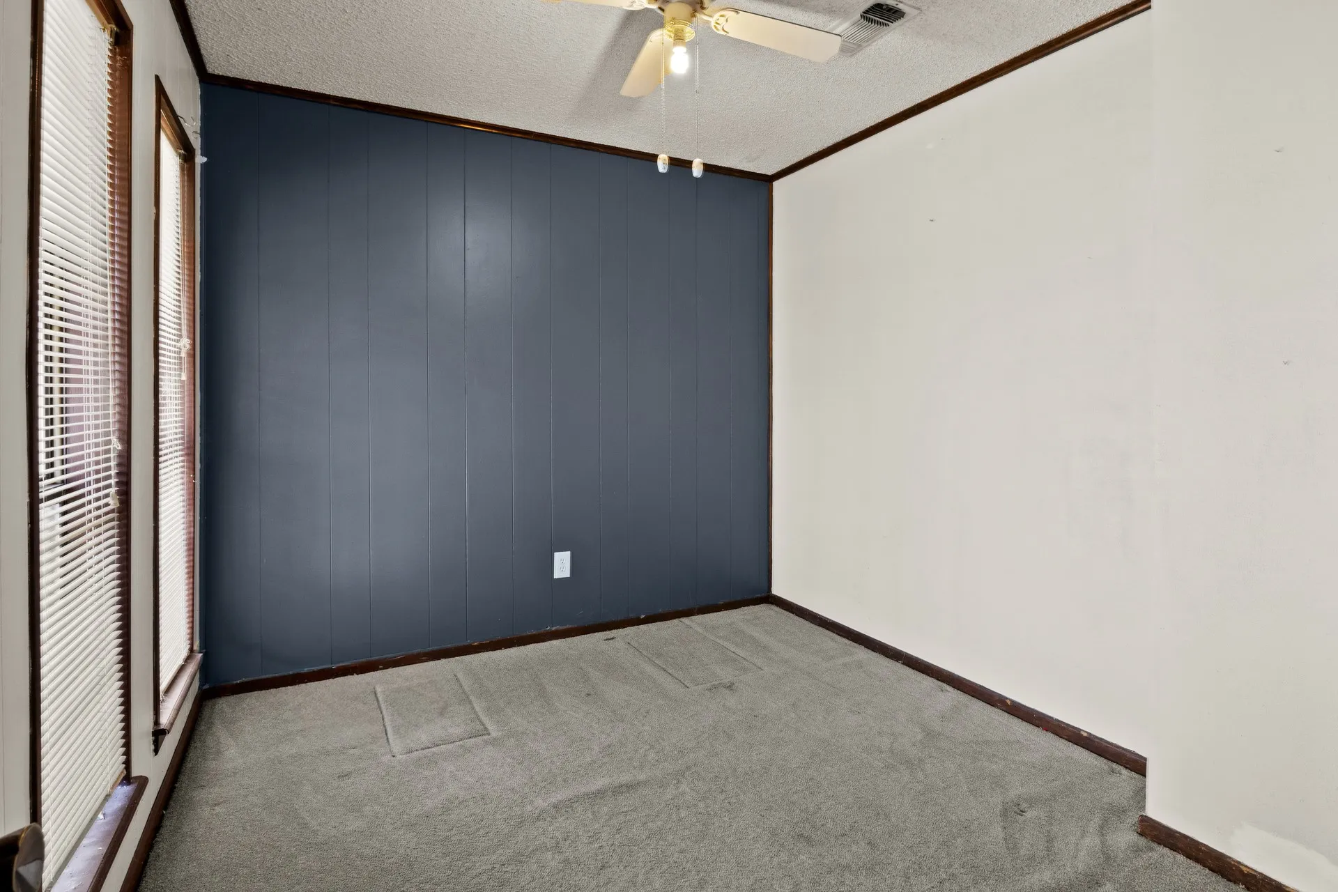 Single Family Residence For Sale in Red River (TX) County , 600 W 12th Street, Clarksville, Texas 75426, 4 Bedroom, 2 Bathroom, Garage spaces, 1,782 Sqft, built in 1977, mls#21404861, Real Estate Agent in Clarksville, Homes For Sale in Red River (TX) county, Homes For Sale in Clarksville, Realtor in Clarksville Texas, Real Estate Brokerage Independent Realty Texas, Luminita Cordes Realtor