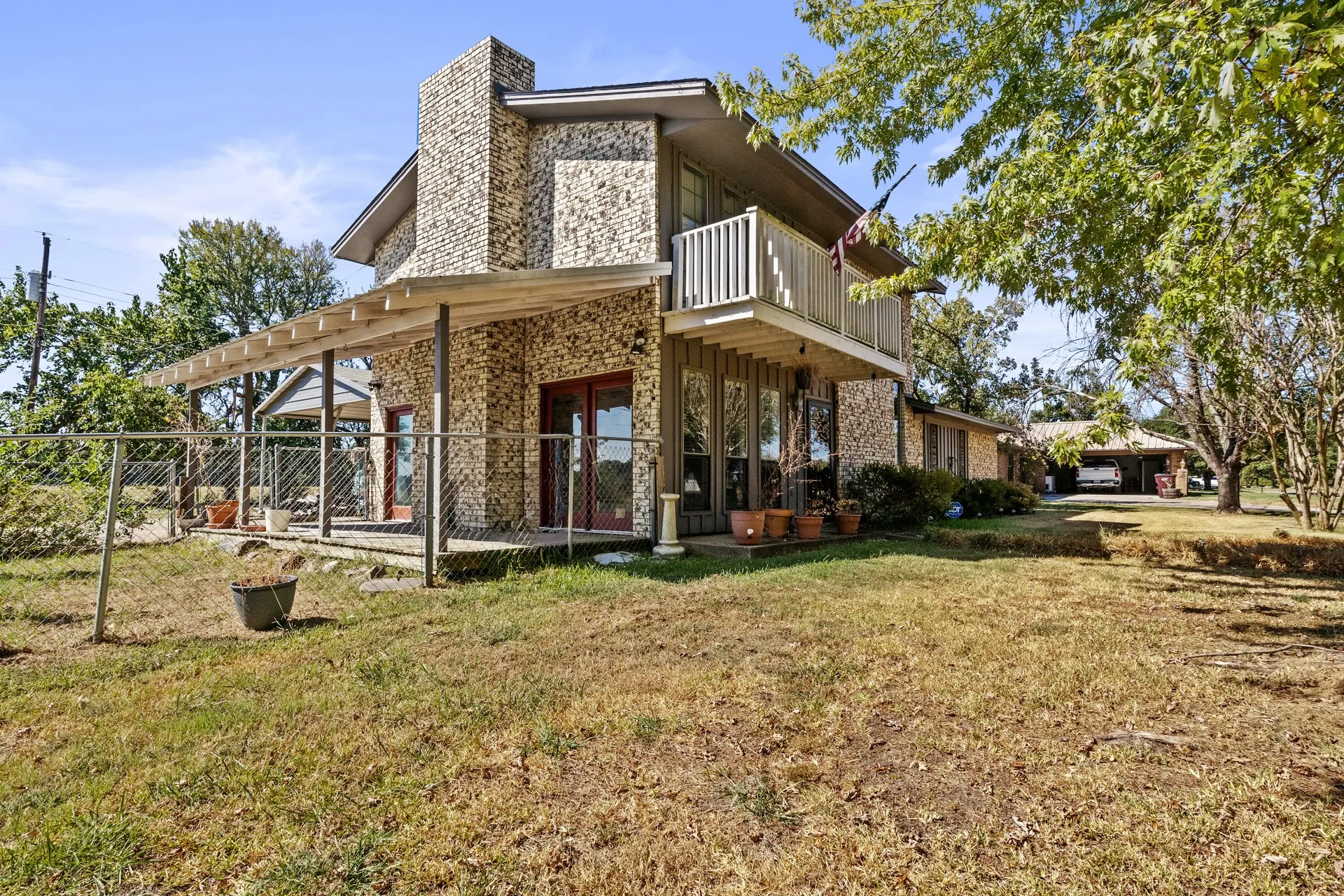 Single Family Residence For Sale in Red River (TX) County , 600 W 12th Street, Clarksville, Texas 75426, 4 Bedroom, 2 Bathroom, Garage spaces, 1,782 Sqft, built in 1977, mls#21404861, Real Estate Agent in Clarksville, Homes For Sale in Red River (TX) county, Homes For Sale in Clarksville, Realtor in Clarksville Texas, Real Estate Brokerage Independent Realty Texas, Luminita Cordes Realtor