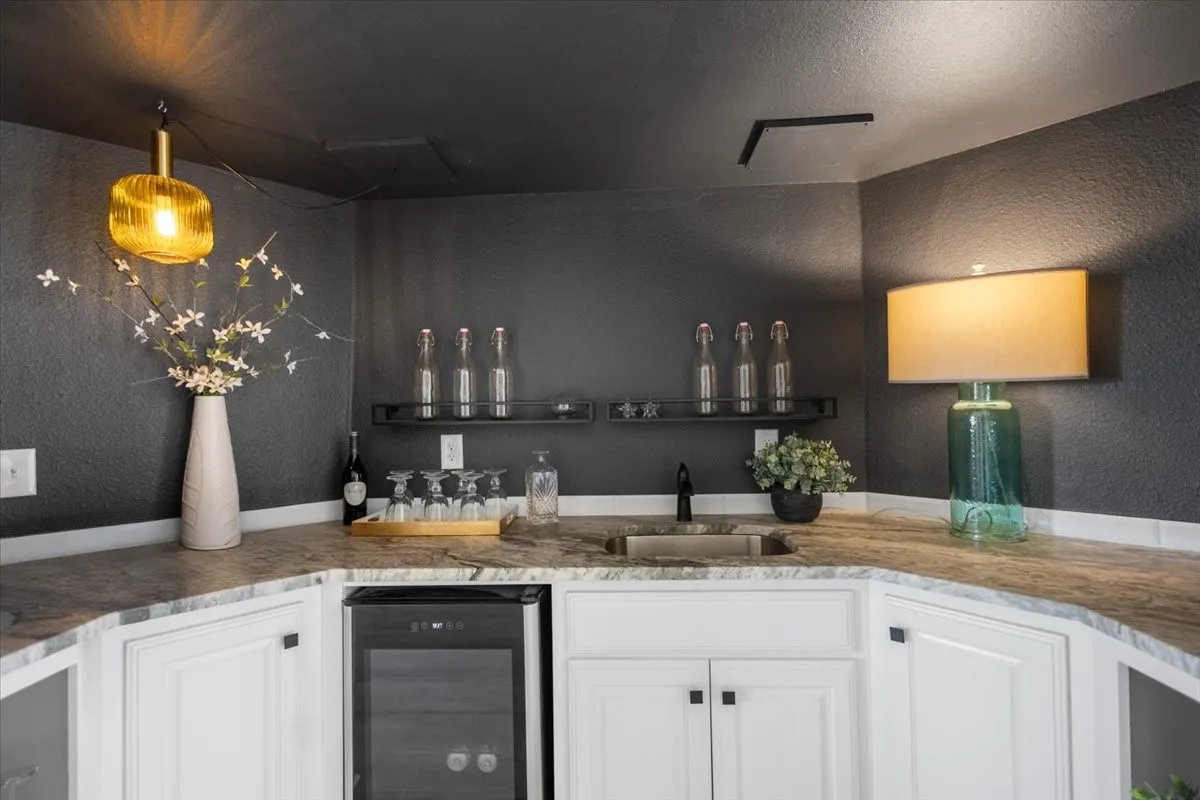 Single Family Residence For Sale in Smith County , 12032 C R 461, Lindale, Texas 75771, 4 Bedroom, 3 Bathroom, 2 Garage spaces, 3,450 Sqft, built in 1980, mls#21404889, Real Estate Agent in Lindale, Homes For Sale in Smith county, Homes For Sale in Lindale, Realtor in Lindale Texas, Real Estate Brokerage Independent Realty Texas, Luminita Cordes Realtor