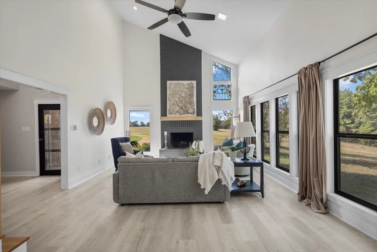Single Family Residence For Sale in Smith County , 12032 C R 461, Lindale, Texas 75771, 4 Bedroom, 3 Bathroom, 2 Garage spaces, 3,450 Sqft, built in 1980, mls#21404889, Real Estate Agent in Lindale, Homes For Sale in Smith county, Homes For Sale in Lindale, Realtor in Lindale Texas, Real Estate Brokerage Independent Realty Texas, Luminita Cordes Realtor