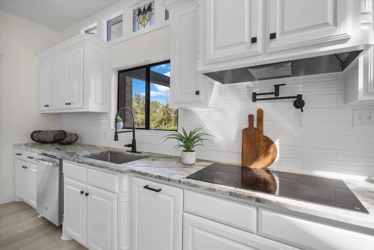 Single Family Residence For Sale in Smith County , 12032 C R 461, Lindale, Texas 75771, 4 Bedroom, 3 Bathroom, 2 Garage spaces, 3,450 Sqft, built in 1980, mls#21404889, Real Estate Agent in Lindale, Homes For Sale in Smith county, Homes For Sale in Lindale, Realtor in Lindale Texas, Real Estate Brokerage Independent Realty Texas, Luminita Cordes Realtor