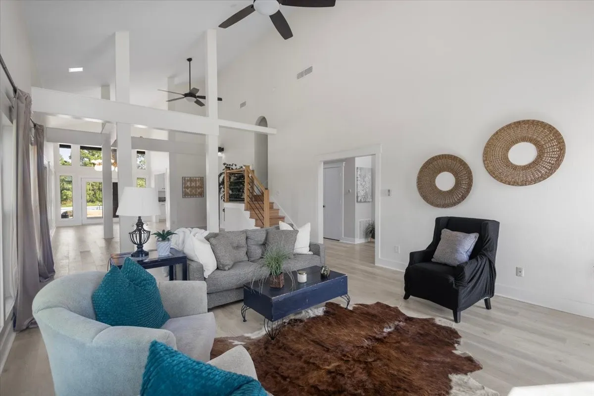 Single Family Residence For Sale in Smith County , 12032 C R 461, Lindale, Texas 75771, 4 Bedroom, 3 Bathroom, 2 Garage spaces, 3,450 Sqft, built in 1980, mls#21404889, Real Estate Agent in Lindale, Homes For Sale in Smith county, Homes For Sale in Lindale, Realtor in Lindale Texas, Real Estate Brokerage Independent Realty Texas, Luminita Cordes Realtor