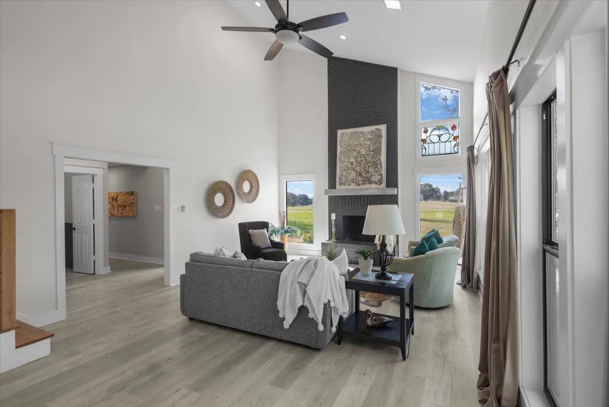 Single Family Residence For Sale in Smith County , 12032 C R 461, Lindale, Texas 75771, 4 Bedroom, 3 Bathroom, 2 Garage spaces, 3,450 Sqft, built in 1980, mls#21404889, Real Estate Agent in Lindale, Homes For Sale in Smith county, Homes For Sale in Lindale, Realtor in Lindale Texas, Real Estate Brokerage Independent Realty Texas, Luminita Cordes Realtor