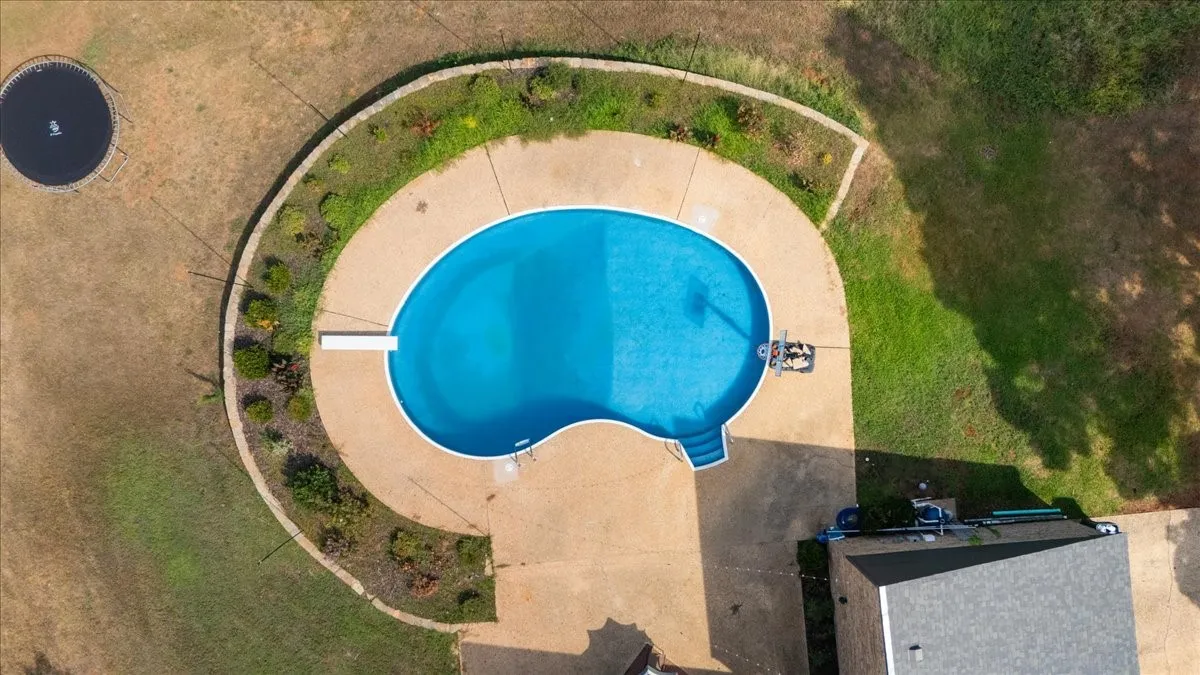 Single Family Residence For Sale in Smith County , 12032 C R 461, Lindale, Texas 75771, 4 Bedroom, 3 Bathroom, 2 Garage spaces, 3,450 Sqft, built in 1980, mls#21404889, Real Estate Agent in Lindale, Homes For Sale in Smith county, Homes For Sale in Lindale, Realtor in Lindale Texas, Real Estate Brokerage Independent Realty Texas, Luminita Cordes Realtor