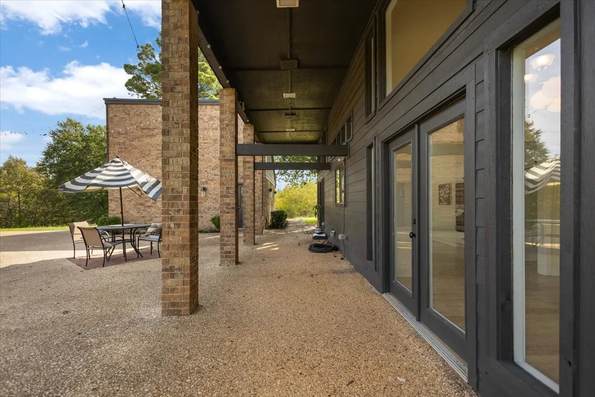 Single Family Residence For Sale in Smith County , 12032 C R 461, Lindale, Texas 75771, 4 Bedroom, 3 Bathroom, 2 Garage spaces, 3,450 Sqft, built in 1980, mls#21404889, Real Estate Agent in Lindale, Homes For Sale in Smith county, Homes For Sale in Lindale, Realtor in Lindale Texas, Real Estate Brokerage Independent Realty Texas, Luminita Cordes Realtor