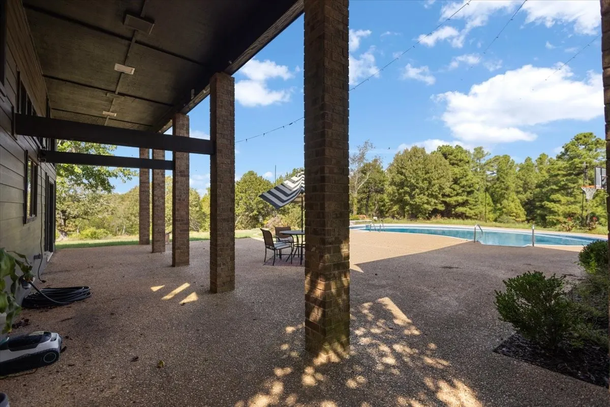 Single Family Residence For Sale in Smith County , 12032 C R 461, Lindale, Texas 75771, 4 Bedroom, 3 Bathroom, 2 Garage spaces, 3,450 Sqft, built in 1980, mls#21404889, Real Estate Agent in Lindale, Homes For Sale in Smith county, Homes For Sale in Lindale, Realtor in Lindale Texas, Real Estate Brokerage Independent Realty Texas, Luminita Cordes Realtor