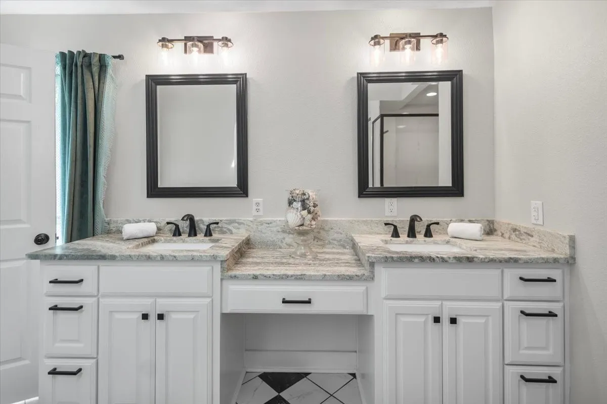 Single Family Residence For Sale in Smith County , 12032 C R 461, Lindale, Texas 75771, 4 Bedroom, 3 Bathroom, 2 Garage spaces, 3,450 Sqft, built in 1980, mls#21404889, Real Estate Agent in Lindale, Homes For Sale in Smith county, Homes For Sale in Lindale, Realtor in Lindale Texas, Real Estate Brokerage Independent Realty Texas, Luminita Cordes Realtor
