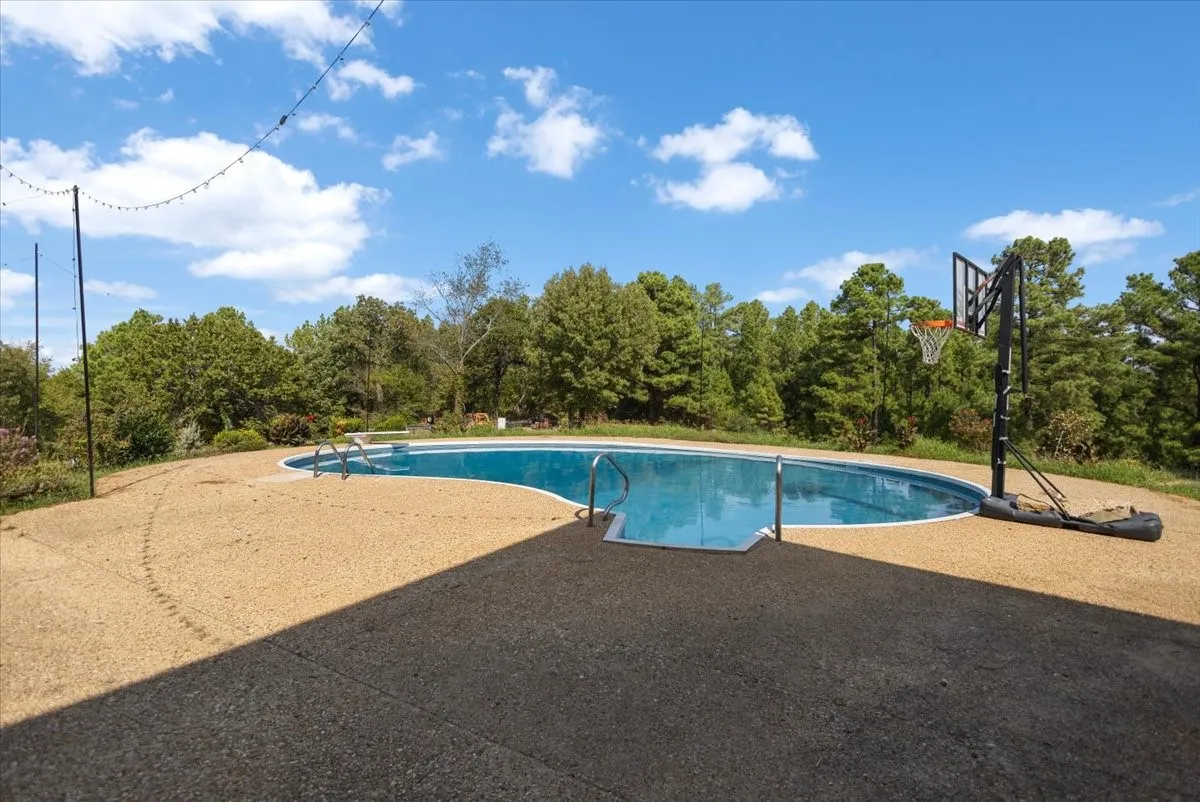 Single Family Residence For Sale in Smith County , 12032 C R 461, Lindale, Texas 75771, 4 Bedroom, 3 Bathroom, 2 Garage spaces, 3,450 Sqft, built in 1980, mls#21404889, Real Estate Agent in Lindale, Homes For Sale in Smith county, Homes For Sale in Lindale, Realtor in Lindale Texas, Real Estate Brokerage Independent Realty Texas, Luminita Cordes Realtor