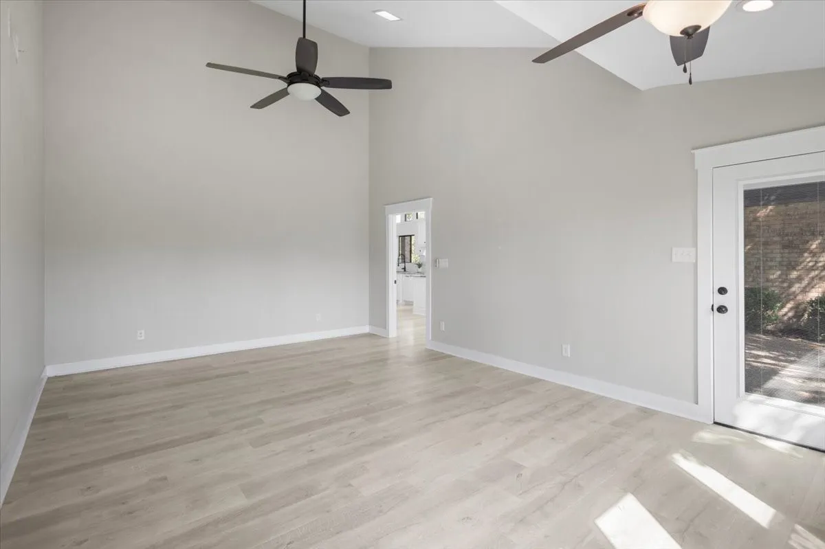 Single Family Residence For Sale in Smith County , 12032 C R 461, Lindale, Texas 75771, 4 Bedroom, 3 Bathroom, 2 Garage spaces, 3,450 Sqft, built in 1980, mls#21404889, Real Estate Agent in Lindale, Homes For Sale in Smith county, Homes For Sale in Lindale, Realtor in Lindale Texas, Real Estate Brokerage Independent Realty Texas, Luminita Cordes Realtor