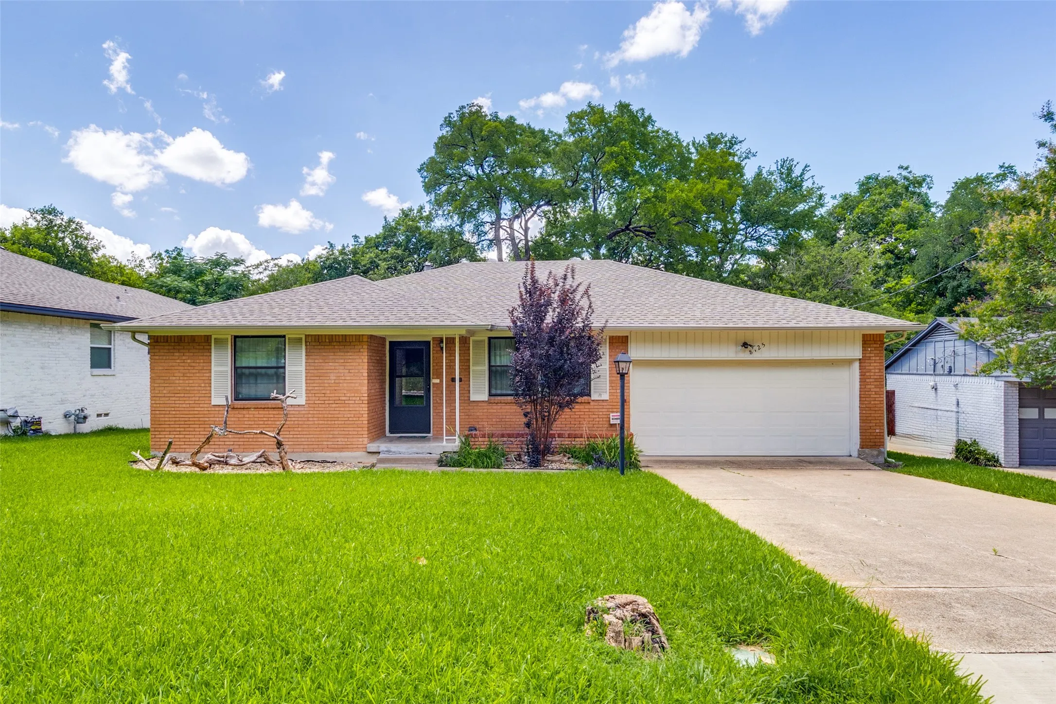 Single Family Residence For Sale in Dallas County , 8125 Hunnicut Road, Dallas, Texas 75228, 2 Bedroom, 2 Bathroom, 2 Garage spaces, 1,462 Sqft, built in 1959, mls#21404941, Real Estate Agent in Dallas, Homes For Sale in Dallas county, Homes For Sale in Dallas, Realtor in Dallas Texas, Real Estate Brokerage Independent Realty Texas, Luminita Cordes Realtor
