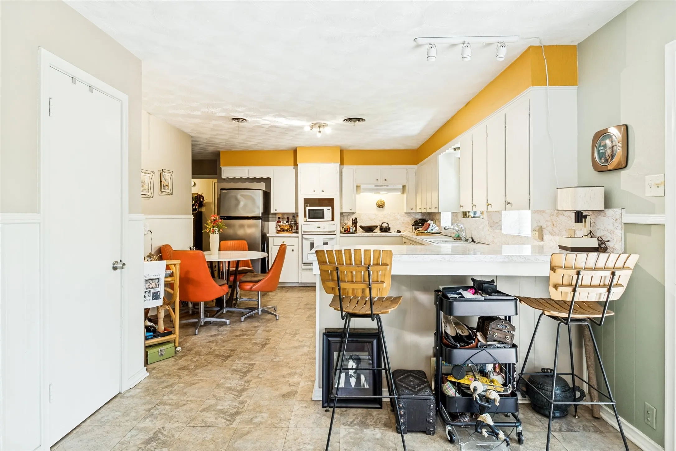 Single Family Residence For Sale in Dallas County , 8125 Hunnicut Road, Dallas, Texas 75228, 2 Bedroom, 2 Bathroom, 2 Garage spaces, 1,462 Sqft, built in 1959, mls#21404941, Real Estate Agent in Dallas, Homes For Sale in Dallas county, Homes For Sale in Dallas, Realtor in Dallas Texas, Real Estate Brokerage Independent Realty Texas, Luminita Cordes Realtor