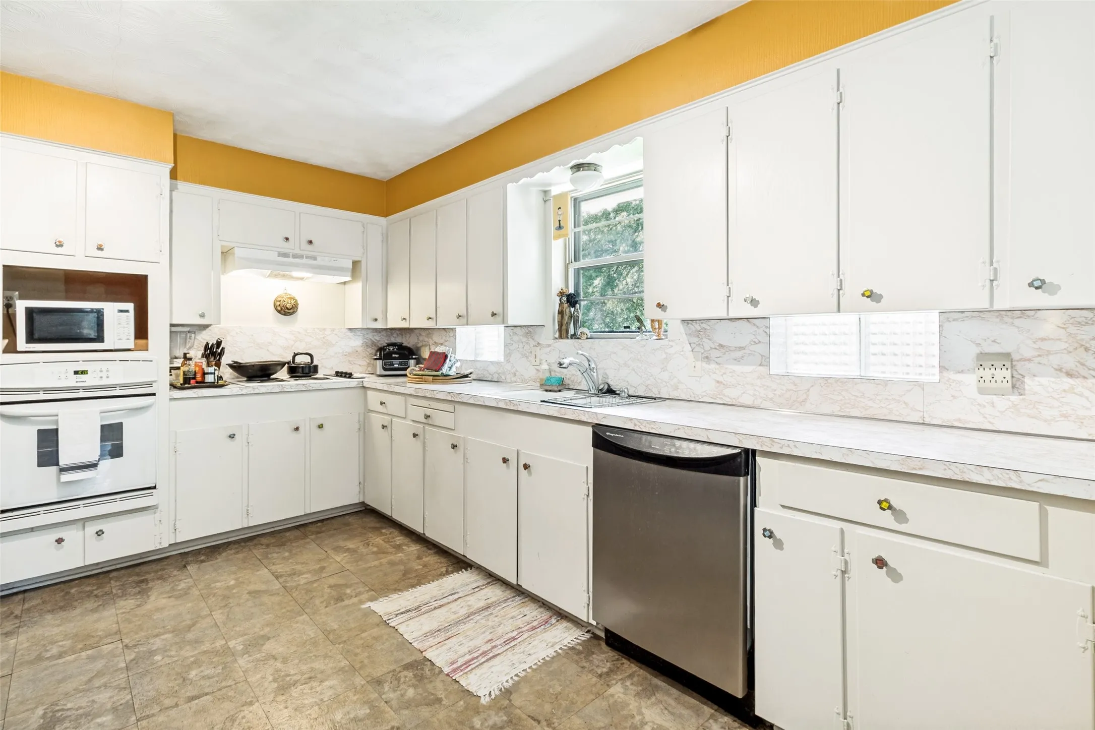 Single Family Residence For Sale in Dallas County , 8125 Hunnicut Road, Dallas, Texas 75228, 2 Bedroom, 2 Bathroom, 2 Garage spaces, 1,462 Sqft, built in 1959, mls#21404941, Real Estate Agent in Dallas, Homes For Sale in Dallas county, Homes For Sale in Dallas, Realtor in Dallas Texas, Real Estate Brokerage Independent Realty Texas, Luminita Cordes Realtor