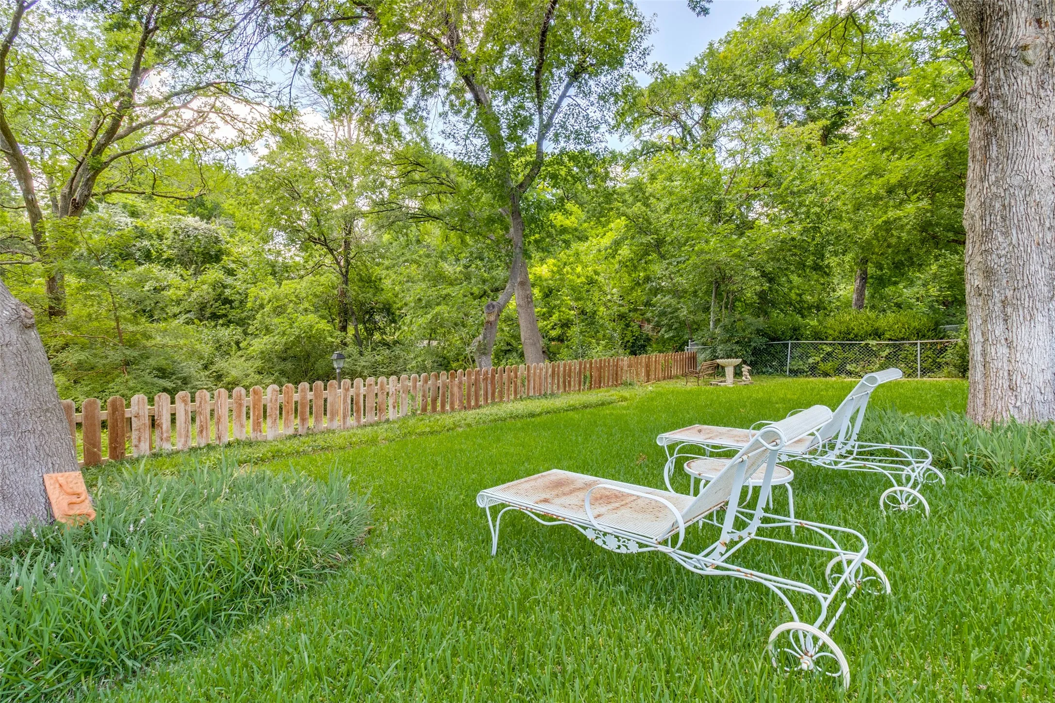 Single Family Residence For Sale in Dallas County , 8125 Hunnicut Road, Dallas, Texas 75228, 2 Bedroom, 2 Bathroom, 2 Garage spaces, 1,462 Sqft, built in 1959, mls#21404941, Real Estate Agent in Dallas, Homes For Sale in Dallas county, Homes For Sale in Dallas, Realtor in Dallas Texas, Real Estate Brokerage Independent Realty Texas, Luminita Cordes Realtor
