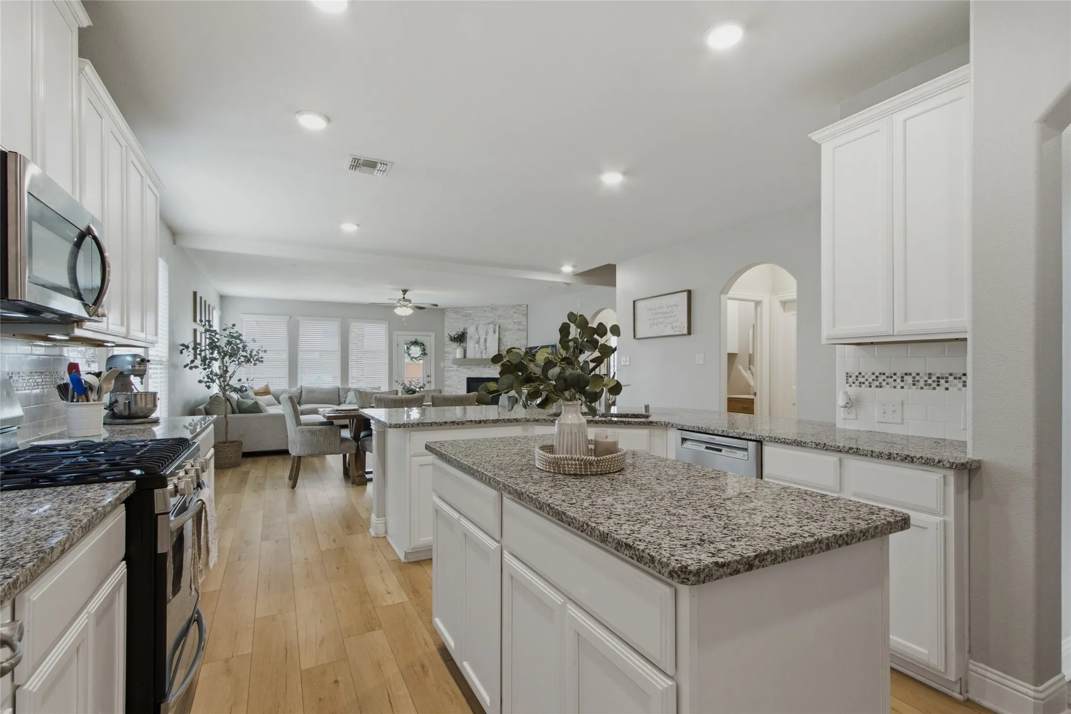 Single Family Residence For Rent in Denton County , 4317 Lakeview Drive, Frisco, Texas 75036, 4 Bedroom, 4 Bathroom, 2 Garage spaces, 2,874 Sqft, built in 2018, mls#21404906, Real Estate Agent in Frisco, Homes For Rent in Denton county, Homes For Rent in Frisco, Realtor in Frisco Texas, Real Estate Brokerage Independent Realty Texas, Luminita Cordes Realtor
