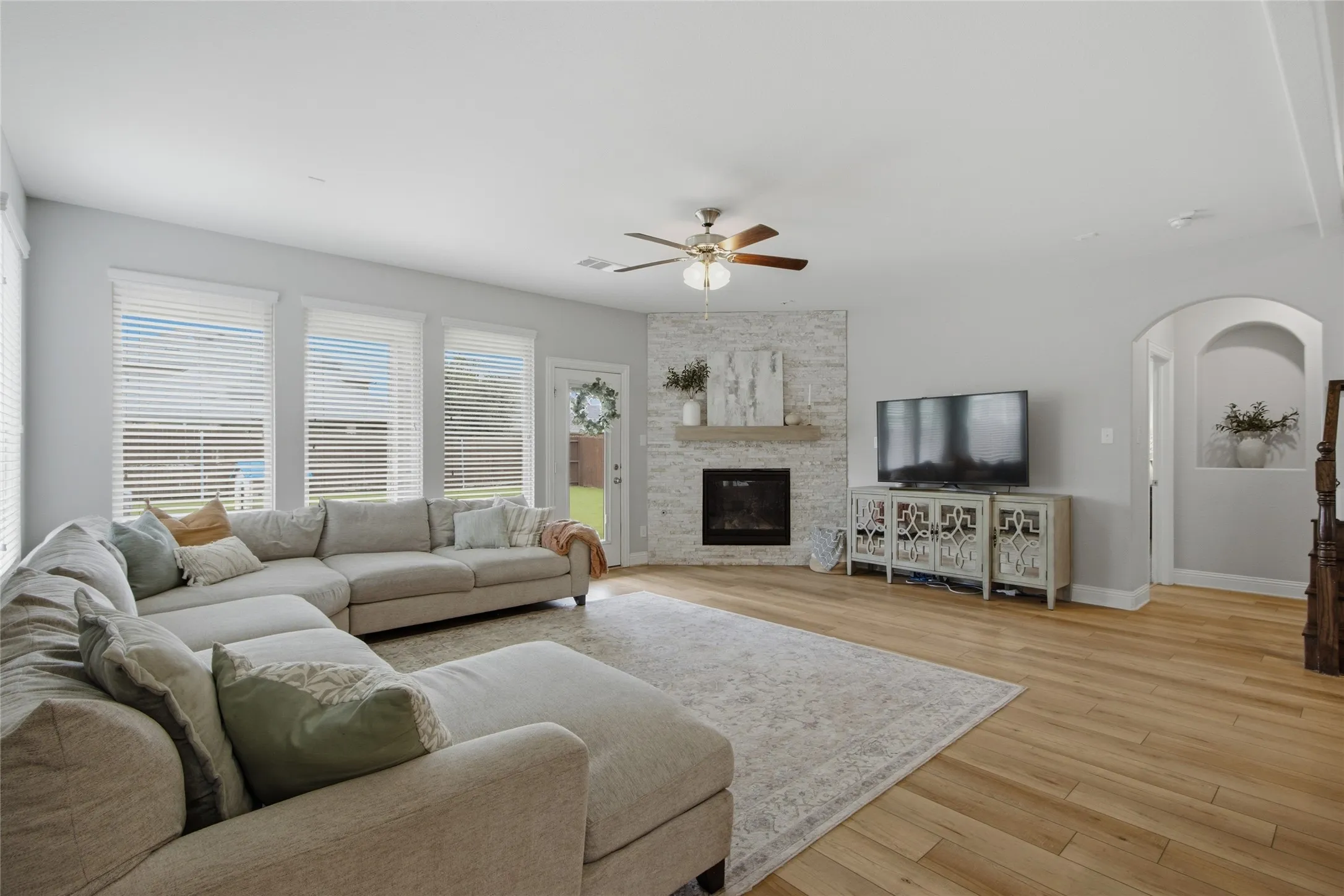Single Family Residence For Rent in Denton County , 4317 Lakeview Drive, Frisco, Texas 75036, 4 Bedroom, 4 Bathroom, 2 Garage spaces, 2,874 Sqft, built in 2018, mls#21404906, Real Estate Agent in Frisco, Homes For Rent in Denton county, Homes For Rent in Frisco, Realtor in Frisco Texas, Real Estate Brokerage Independent Realty Texas, Luminita Cordes Realtor