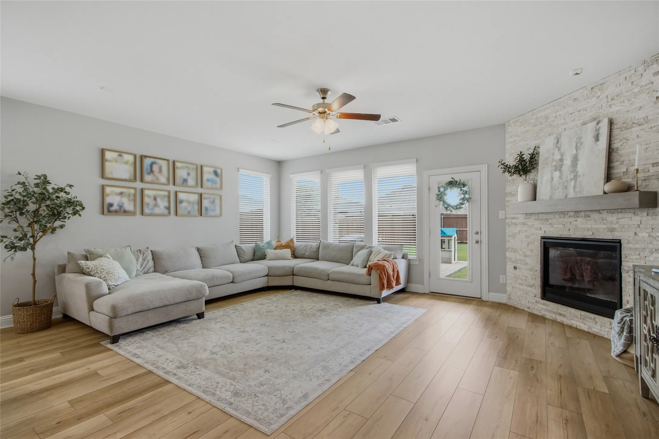 Single Family Residence For Rent in Denton County , 4317 Lakeview Drive, Frisco, Texas 75036, 4 Bedroom, 4 Bathroom, 2 Garage spaces, 2,874 Sqft, built in 2018, mls#21404906, Real Estate Agent in Frisco, Homes For Rent in Denton county, Homes For Rent in Frisco, Realtor in Frisco Texas, Real Estate Brokerage Independent Realty Texas, Luminita Cordes Realtor