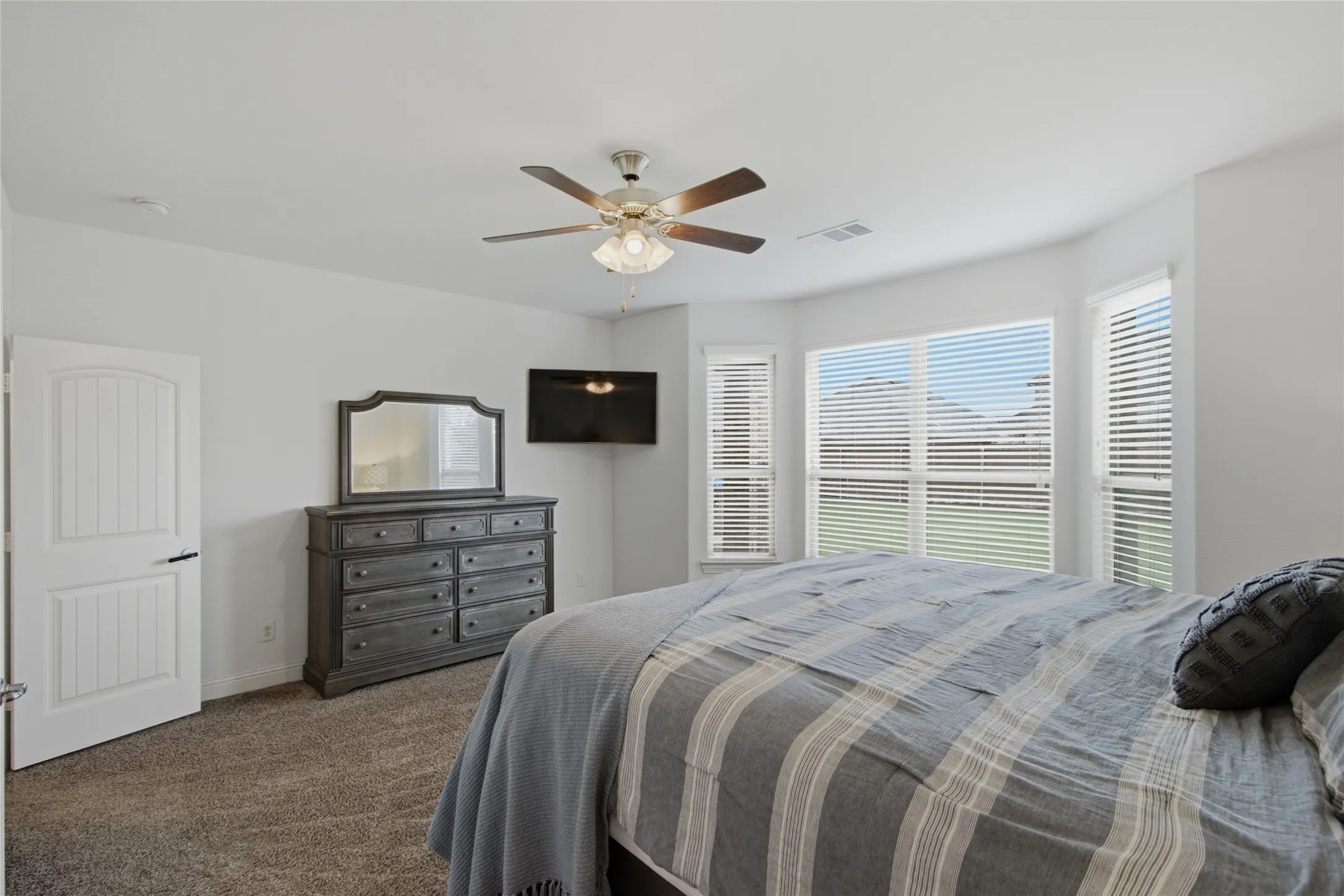 Single Family Residence For Rent in Denton County , 4317 Lakeview Drive, Frisco, Texas 75036, 4 Bedroom, 4 Bathroom, 2 Garage spaces, 2,874 Sqft, built in 2018, mls#21404906, Real Estate Agent in Frisco, Homes For Rent in Denton county, Homes For Rent in Frisco, Realtor in Frisco Texas, Real Estate Brokerage Independent Realty Texas, Luminita Cordes Realtor