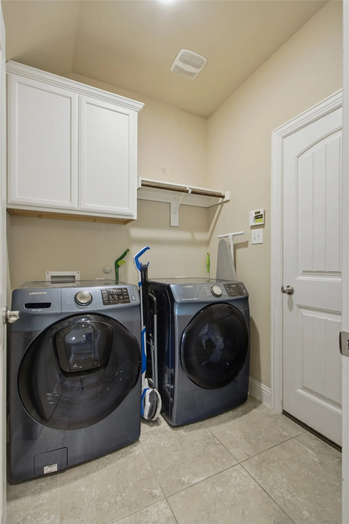 Single Family Residence For Rent in Denton County , 4317 Lakeview Drive, Frisco, Texas 75036, 4 Bedroom, 4 Bathroom, 2 Garage spaces, 2,874 Sqft, built in 2018, mls#21404906, Real Estate Agent in Frisco, Homes For Rent in Denton county, Homes For Rent in Frisco, Realtor in Frisco Texas, Real Estate Brokerage Independent Realty Texas, Luminita Cordes Realtor