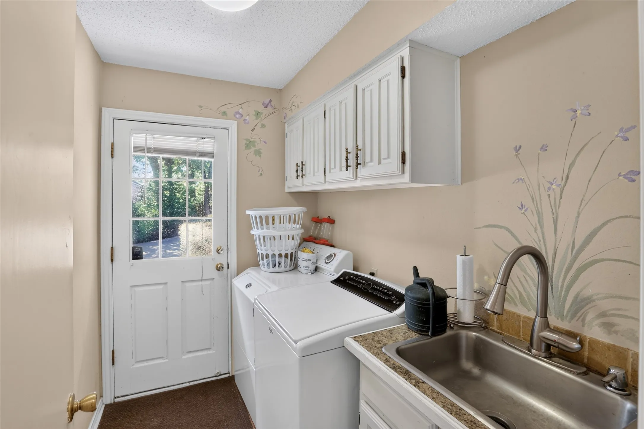 Single Family Residence For Sale in Tarrant County , 3910 Cross Bend Court, Arlington, Texas 76016, 3 Bedroom, 3 Bathroom, 2 Garage spaces, 2,568 Sqft, built in 1985, mls#21404678, Real Estate Agent in Arlington, Homes For Sale in Tarrant county, Homes For Sale in Arlington, Realtor in Arlington Texas, Real Estate Brokerage Independent Realty Texas, Luminita Cordes Realtor