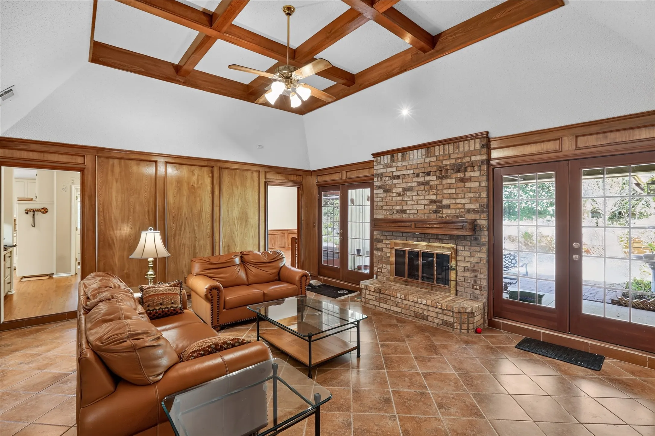 Single Family Residence For Sale in Tarrant County , 3910 Cross Bend Court, Arlington, Texas 76016, 3 Bedroom, 3 Bathroom, 2 Garage spaces, 2,568 Sqft, built in 1985, mls#21404678, Real Estate Agent in Arlington, Homes For Sale in Tarrant county, Homes For Sale in Arlington, Realtor in Arlington Texas, Real Estate Brokerage Independent Realty Texas, Luminita Cordes Realtor