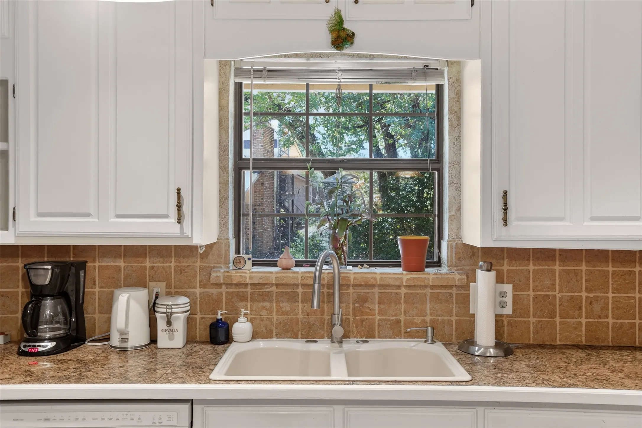 Single Family Residence For Sale in Tarrant County , 3910 Cross Bend Court, Arlington, Texas 76016, 3 Bedroom, 3 Bathroom, 2 Garage spaces, 2,568 Sqft, built in 1985, mls#21404678, Real Estate Agent in Arlington, Homes For Sale in Tarrant county, Homes For Sale in Arlington, Realtor in Arlington Texas, Real Estate Brokerage Independent Realty Texas, Luminita Cordes Realtor