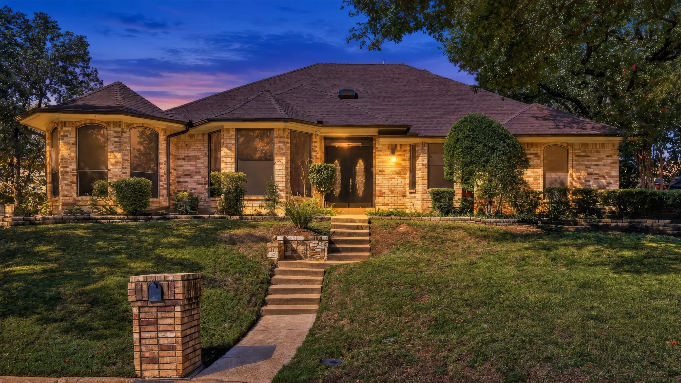 Single Family Residence For Sale in Tarrant County , 3910 Cross Bend Court, Arlington, Texas 76016, 3 Bedroom, 3 Bathroom, 2 Garage spaces, 2,568 Sqft, built in 1985, mls#21404678, Real Estate Agent in Arlington, Homes For Sale in Tarrant county, Homes For Sale in Arlington, Realtor in Arlington Texas, Real Estate Brokerage Independent Realty Texas, Luminita Cordes Realtor
