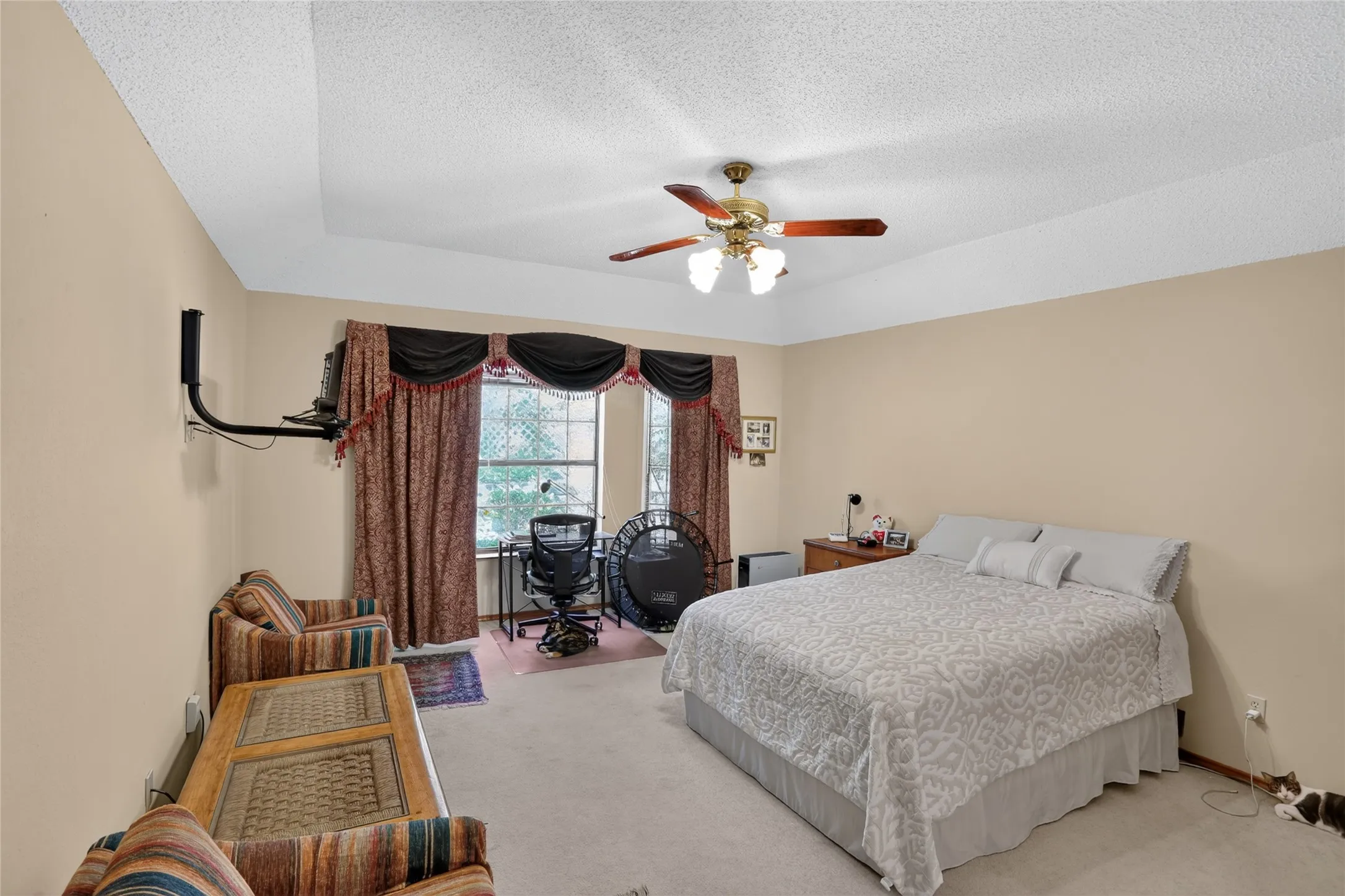 Single Family Residence For Sale in Tarrant County , 3910 Cross Bend Court, Arlington, Texas 76016, 3 Bedroom, 3 Bathroom, 2 Garage spaces, 2,568 Sqft, built in 1985, mls#21404678, Real Estate Agent in Arlington, Homes For Sale in Tarrant county, Homes For Sale in Arlington, Realtor in Arlington Texas, Real Estate Brokerage Independent Realty Texas, Luminita Cordes Realtor