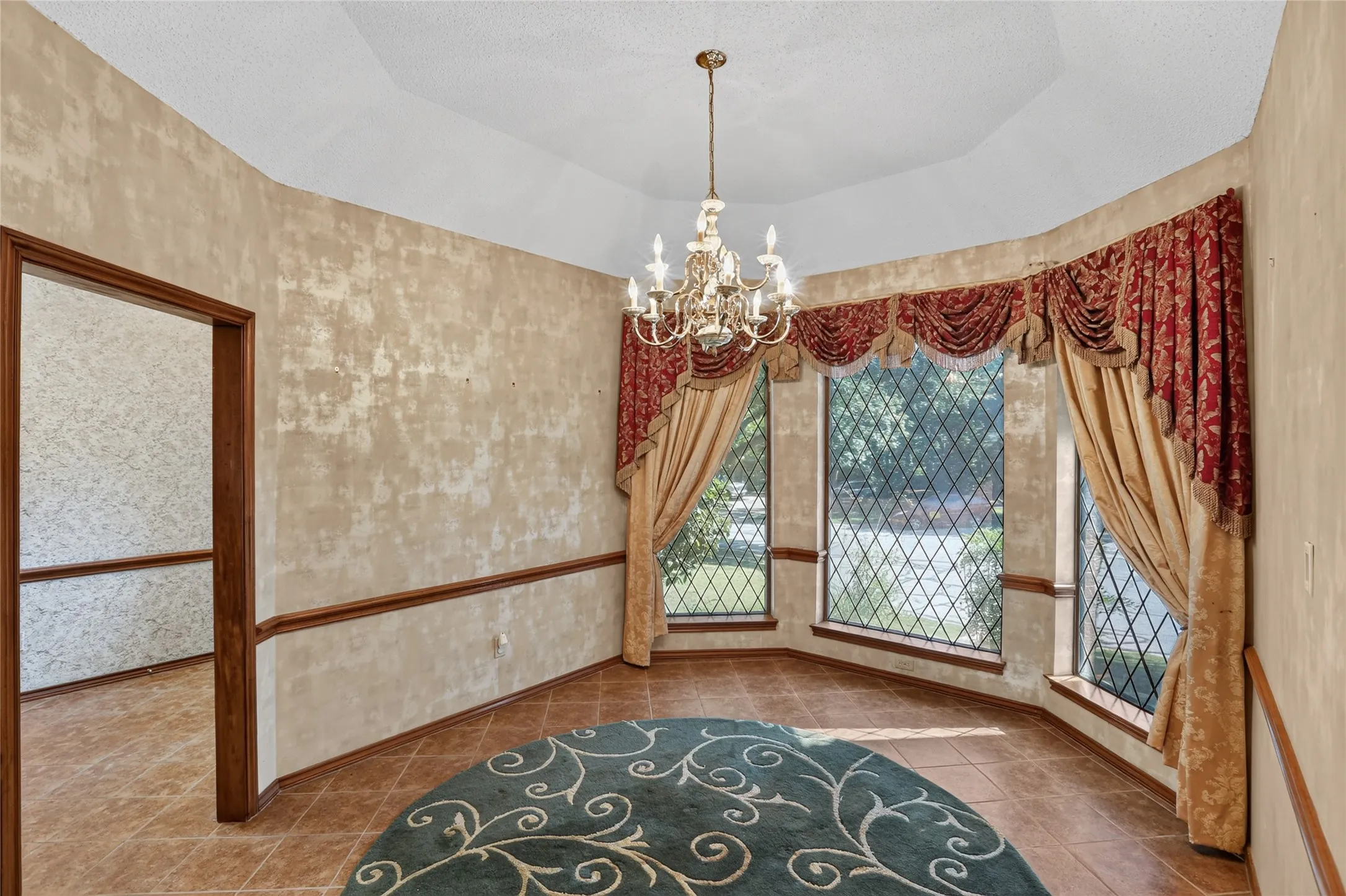 Single Family Residence For Sale in Tarrant County , 3910 Cross Bend Court, Arlington, Texas 76016, 3 Bedroom, 3 Bathroom, 2 Garage spaces, 2,568 Sqft, built in 1985, mls#21404678, Real Estate Agent in Arlington, Homes For Sale in Tarrant county, Homes For Sale in Arlington, Realtor in Arlington Texas, Real Estate Brokerage Independent Realty Texas, Luminita Cordes Realtor