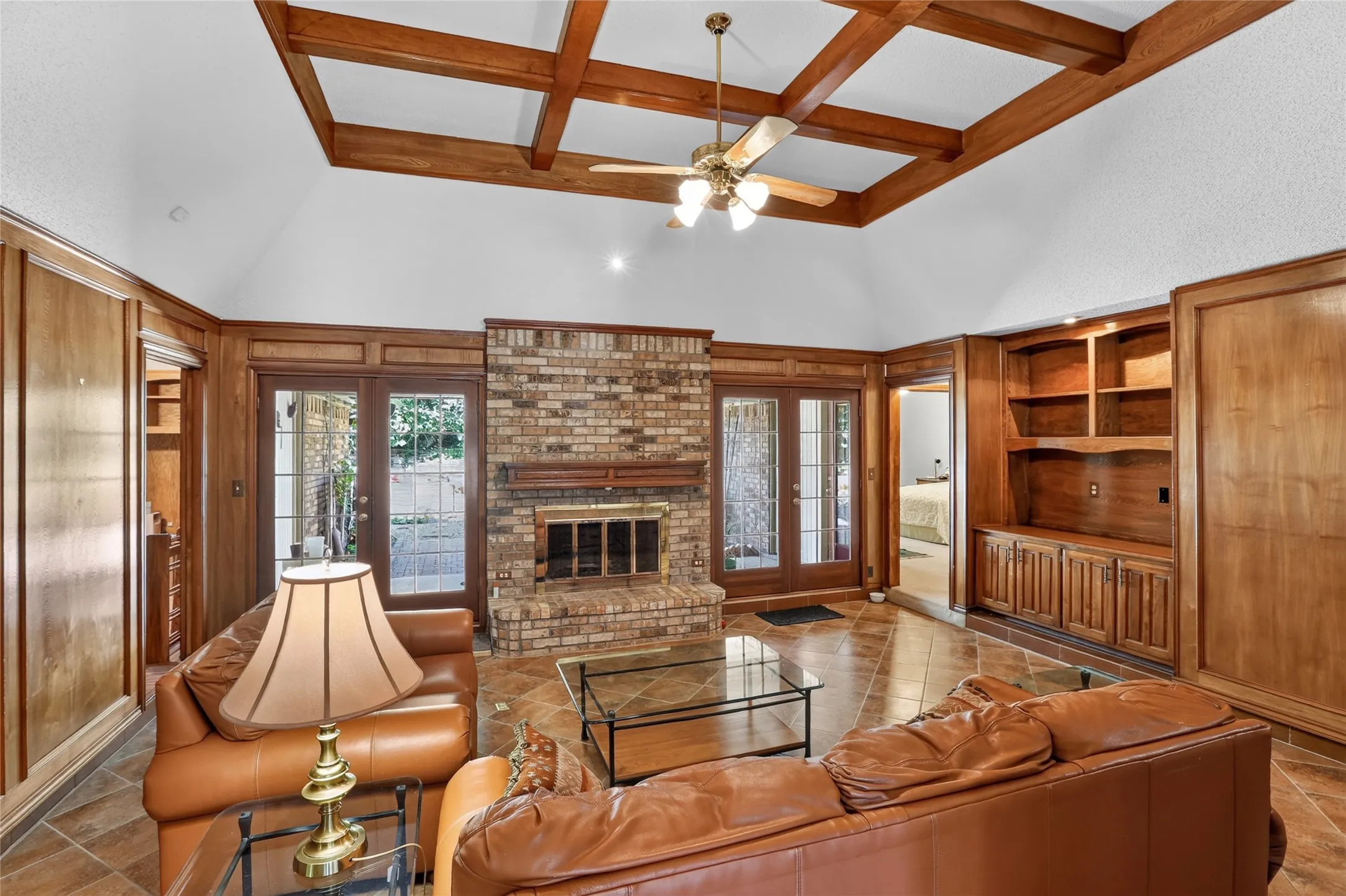 Single Family Residence For Sale in Tarrant County , 3910 Cross Bend Court, Arlington, Texas 76016, 3 Bedroom, 3 Bathroom, 2 Garage spaces, 2,568 Sqft, built in 1985, mls#21404678, Real Estate Agent in Arlington, Homes For Sale in Tarrant county, Homes For Sale in Arlington, Realtor in Arlington Texas, Real Estate Brokerage Independent Realty Texas, Luminita Cordes Realtor