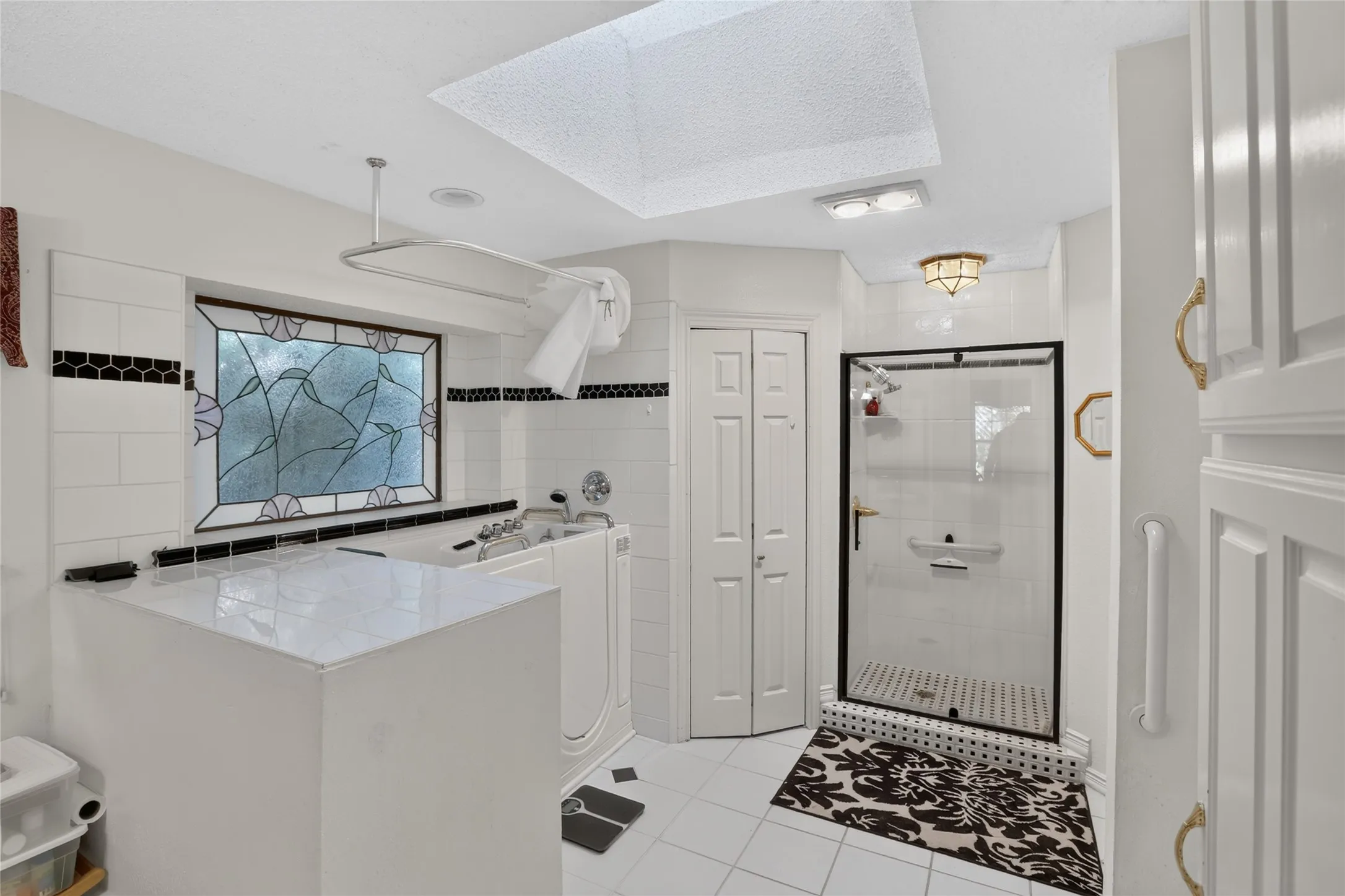 Single Family Residence For Sale in Tarrant County , 3910 Cross Bend Court, Arlington, Texas 76016, 3 Bedroom, 3 Bathroom, 2 Garage spaces, 2,568 Sqft, built in 1985, mls#21404678, Real Estate Agent in Arlington, Homes For Sale in Tarrant county, Homes For Sale in Arlington, Realtor in Arlington Texas, Real Estate Brokerage Independent Realty Texas, Luminita Cordes Realtor