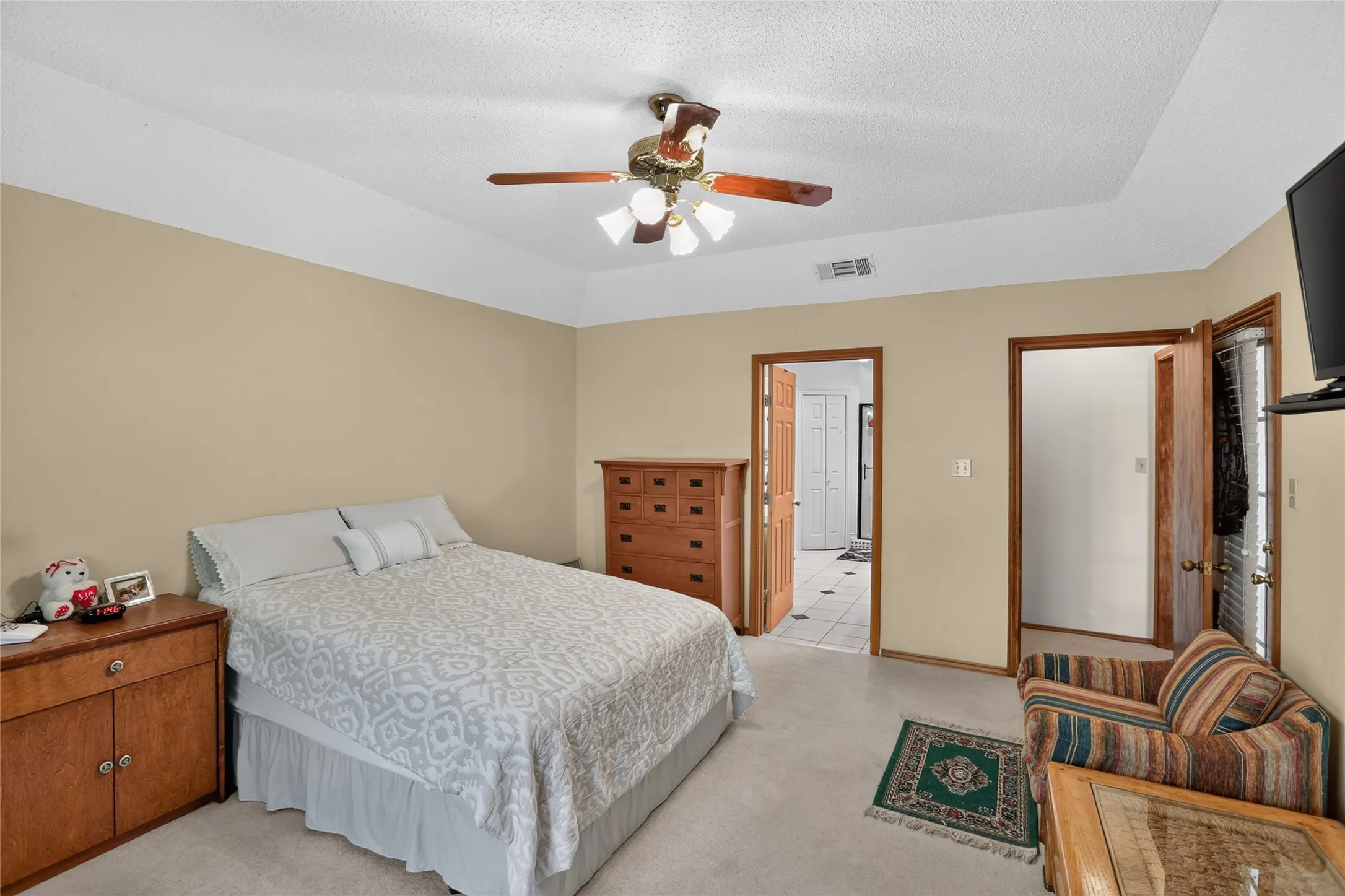 Single Family Residence For Sale in Tarrant County , 3910 Cross Bend Court, Arlington, Texas 76016, 3 Bedroom, 3 Bathroom, 2 Garage spaces, 2,568 Sqft, built in 1985, mls#21404678, Real Estate Agent in Arlington, Homes For Sale in Tarrant county, Homes For Sale in Arlington, Realtor in Arlington Texas, Real Estate Brokerage Independent Realty Texas, Luminita Cordes Realtor