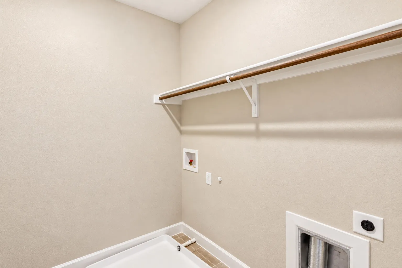 Single Family Residence For Rent in Tarrant County , 1621 Rose Willow Way, Arlington, Texas 76005, 3 Bedroom, 3 Bathroom, 2 Garage spaces, 2,587 Sqft, built in 2020, mls#21404952, Real Estate Agent in Arlington, Homes For Rent in Tarrant county, Homes For Rent in Arlington, Realtor in Arlington Texas, Real Estate Brokerage Independent Realty Texas, Luminita Cordes Realtor