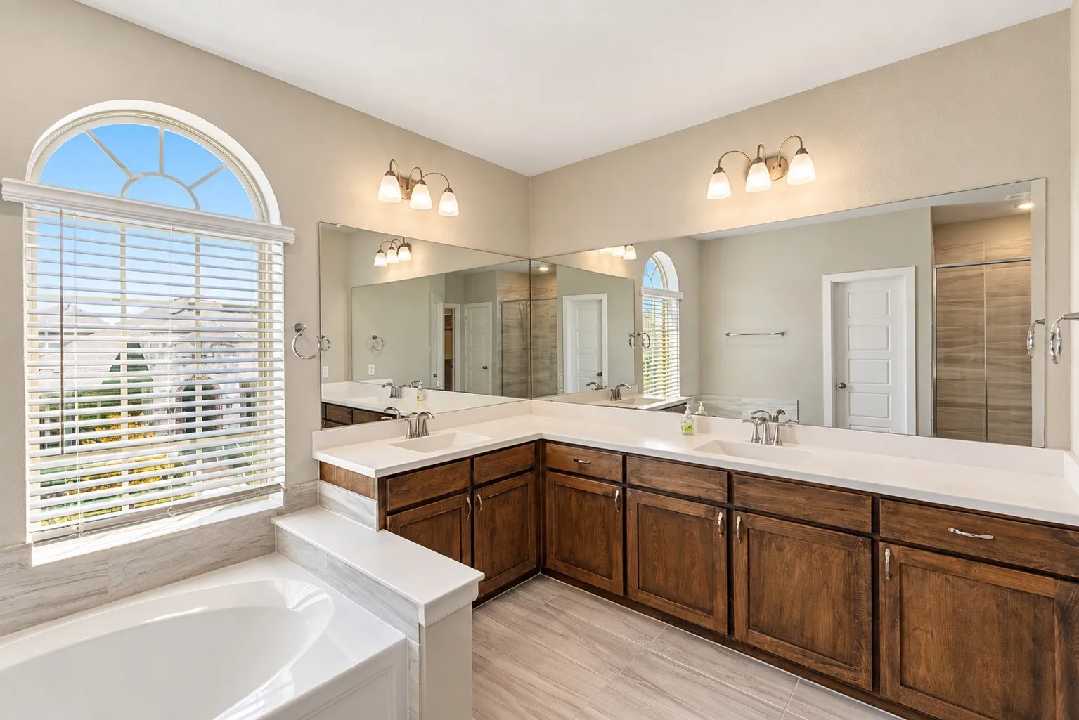 Single Family Residence For Rent in Tarrant County , 1621 Rose Willow Way, Arlington, Texas 76005, 3 Bedroom, 3 Bathroom, 2 Garage spaces, 2,587 Sqft, built in 2020, mls#21404952, Real Estate Agent in Arlington, Homes For Rent in Tarrant county, Homes For Rent in Arlington, Realtor in Arlington Texas, Real Estate Brokerage Independent Realty Texas, Luminita Cordes Realtor