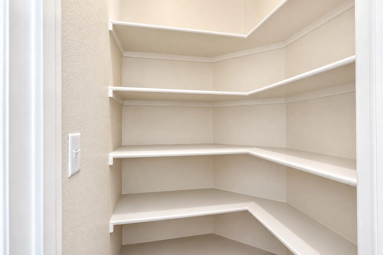 Single Family Residence For Rent in Tarrant County , 1621 Rose Willow Way, Arlington, Texas 76005, 3 Bedroom, 3 Bathroom, 2 Garage spaces, 2,587 Sqft, built in 2020, mls#21404952, Real Estate Agent in Arlington, Homes For Rent in Tarrant county, Homes For Rent in Arlington, Realtor in Arlington Texas, Real Estate Brokerage Independent Realty Texas, Luminita Cordes Realtor